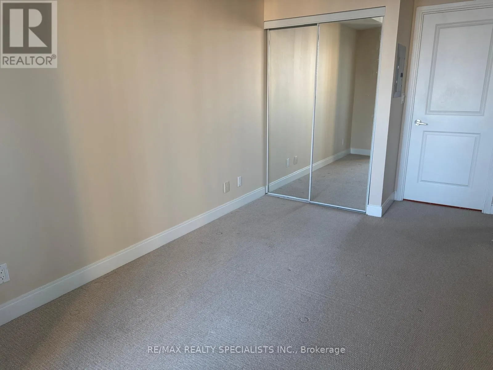 1605 - 80 ABSOLUTE AVENUE