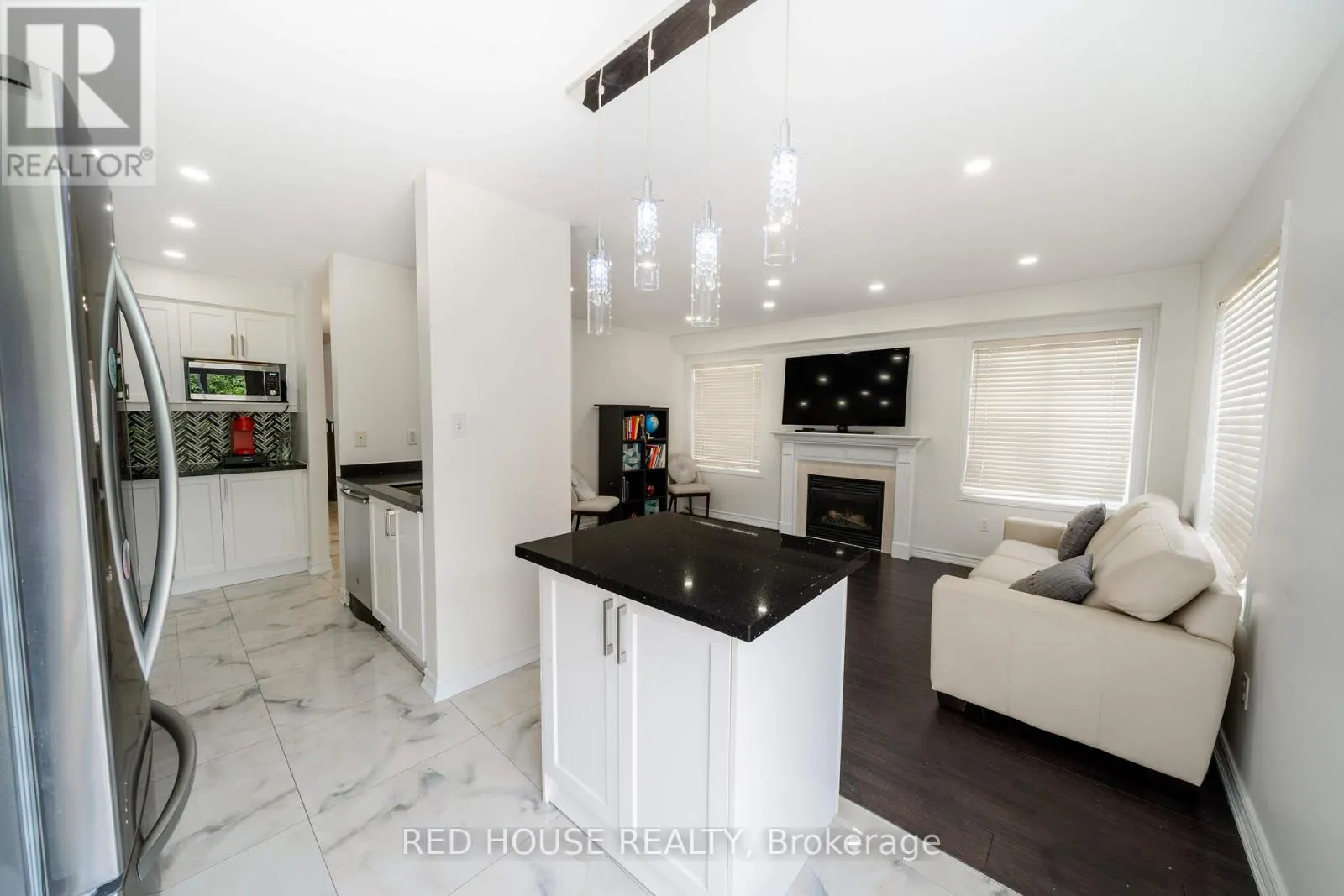 78 PASSFIELD TRAIL