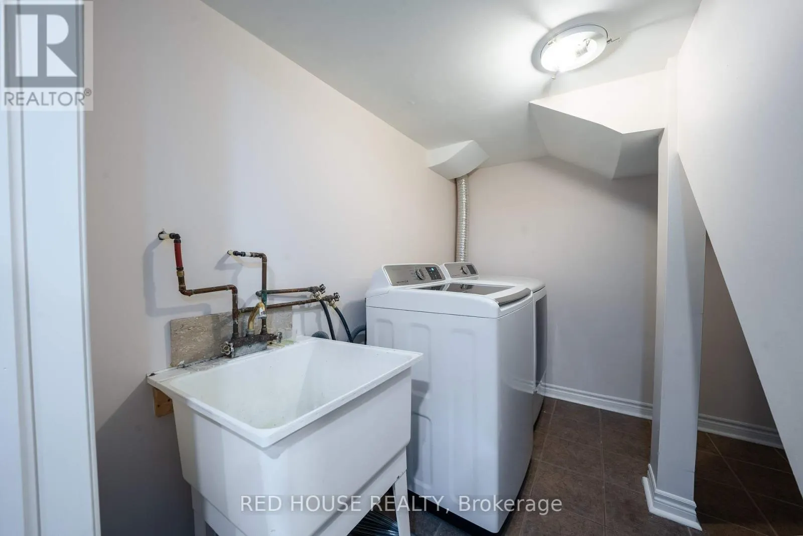 78 PASSFIELD TRAIL
