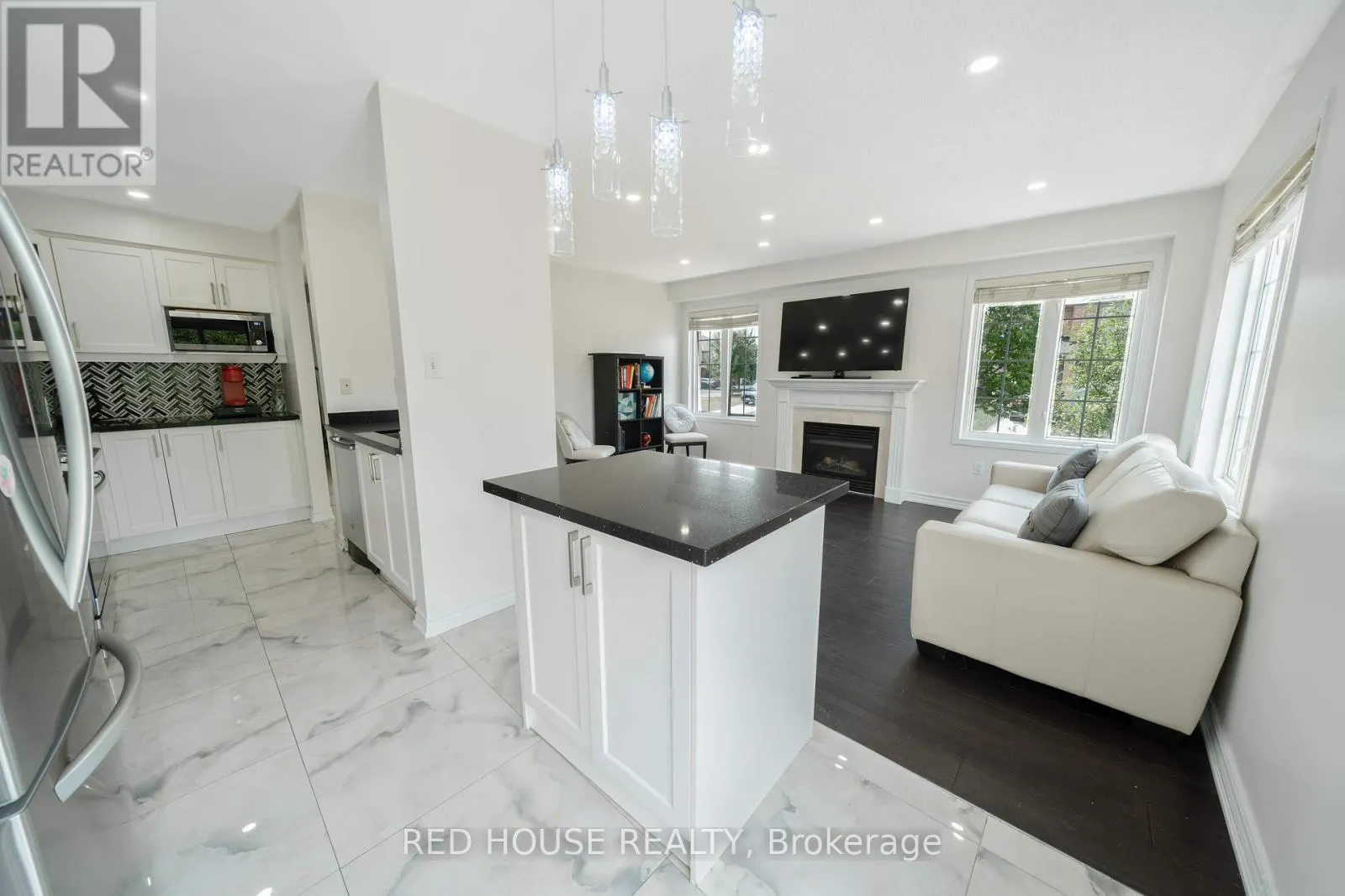 78 PASSFIELD TRAIL