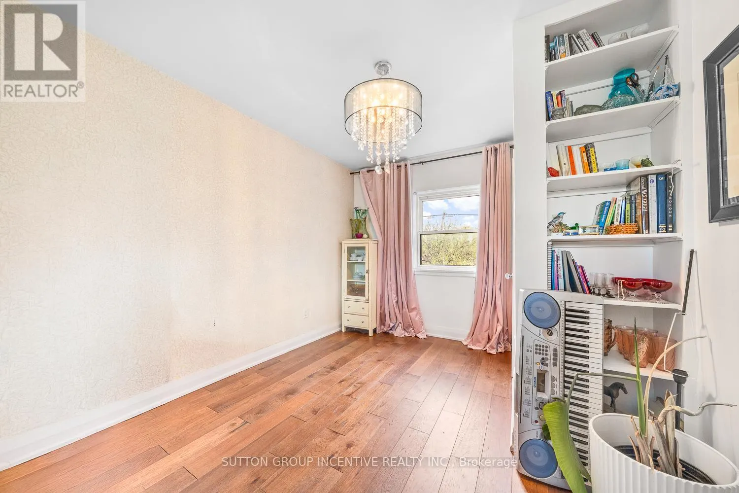 65 BARRHEAD CRESCENT