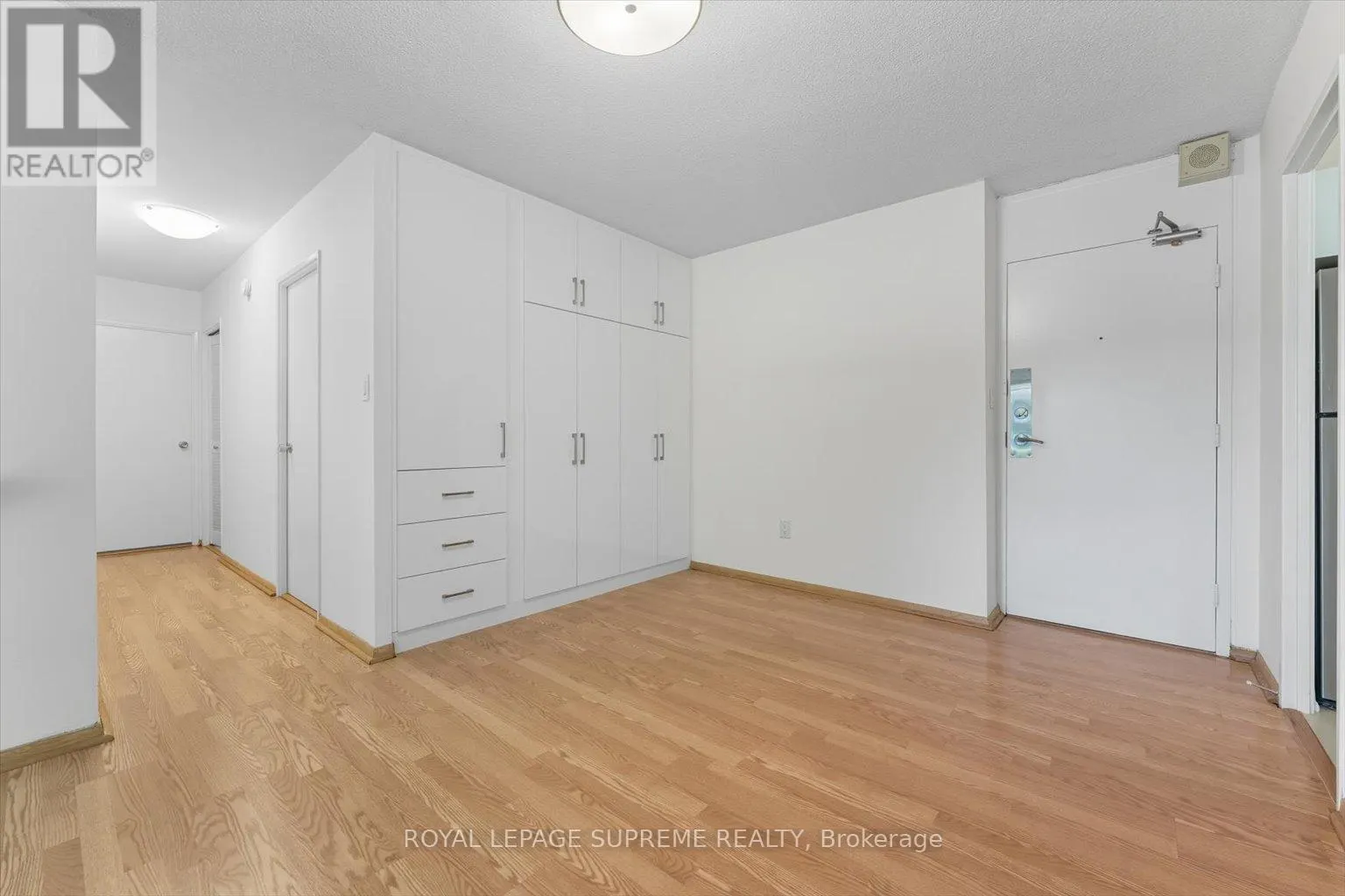 107 - 270 SCARLETT ROAD