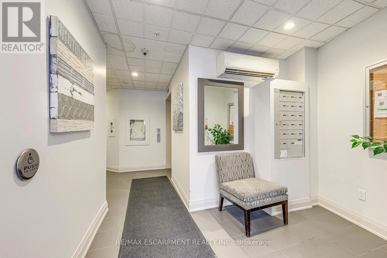 401 - 70 STEWART STREET