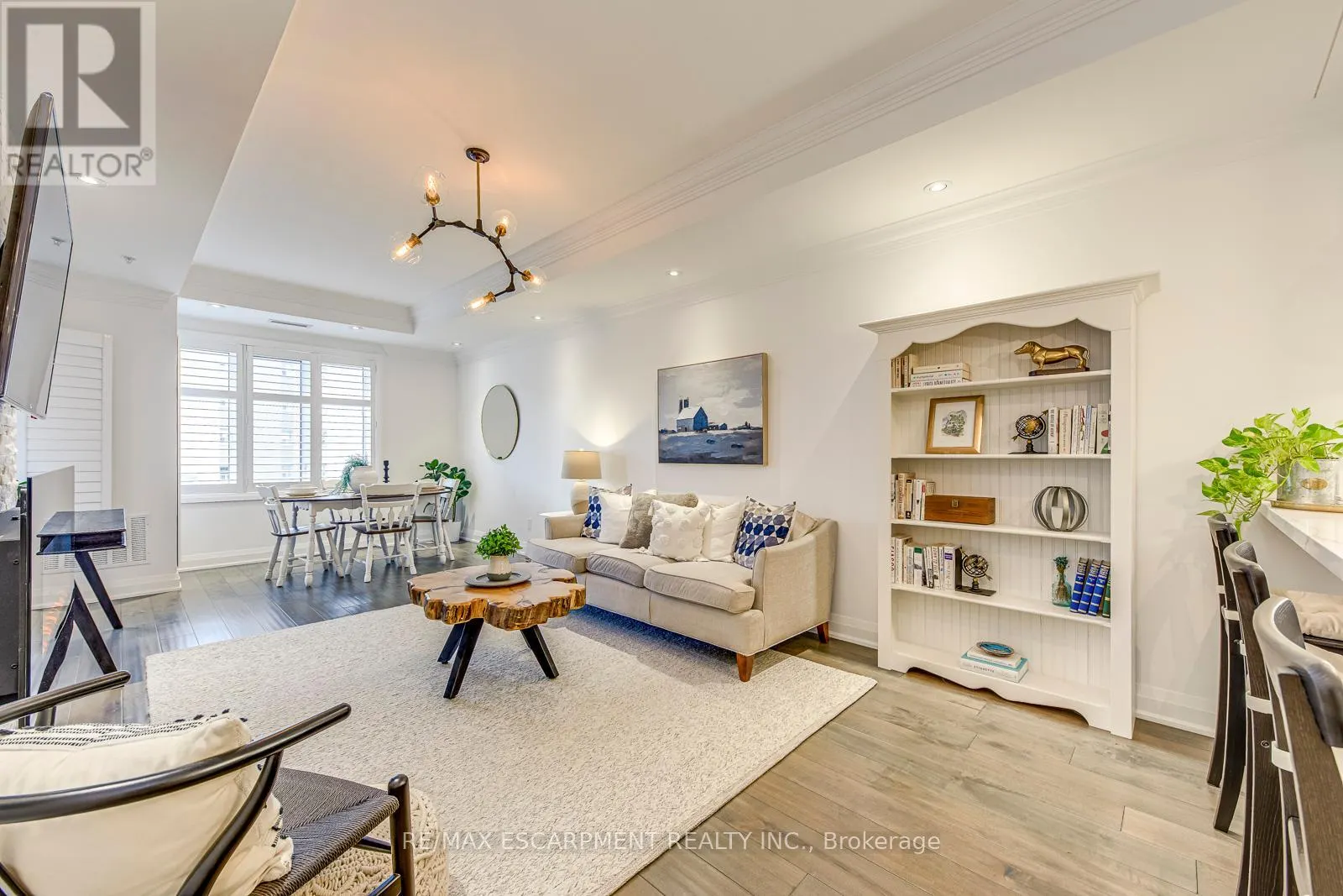 401 - 70 STEWART STREET