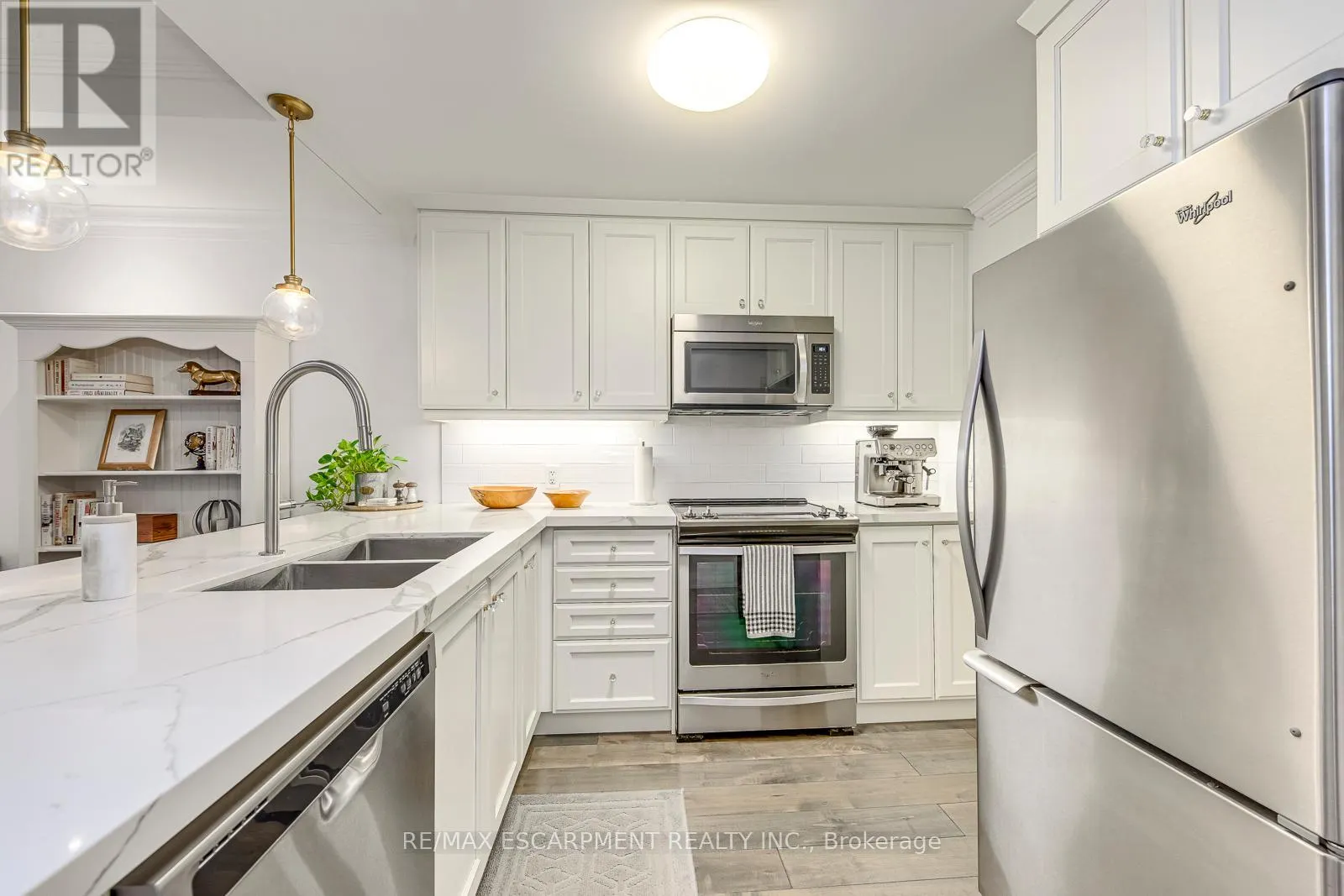 401 - 70 STEWART STREET