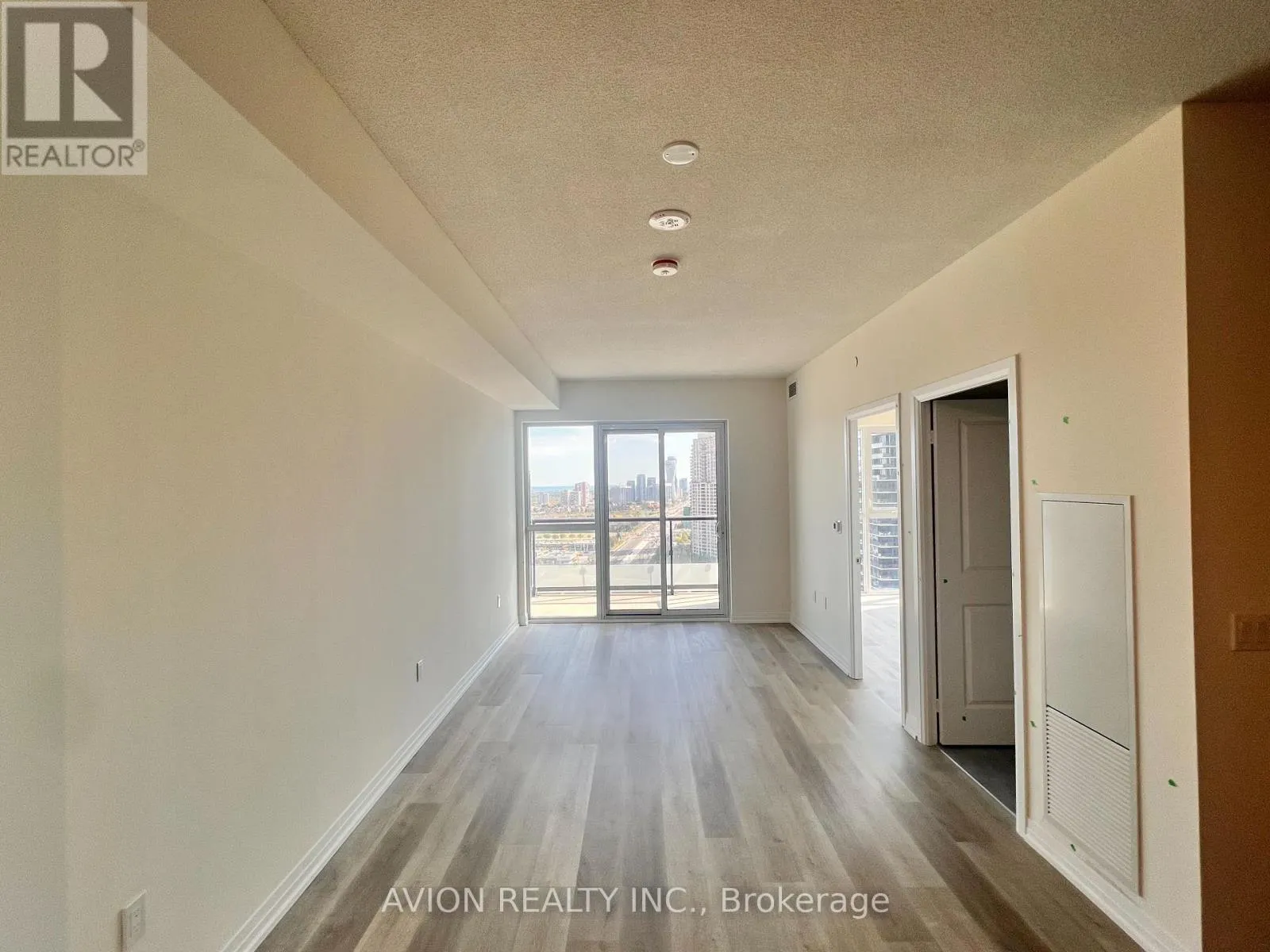 1903 - 15 WATERGARDEN DRIVE