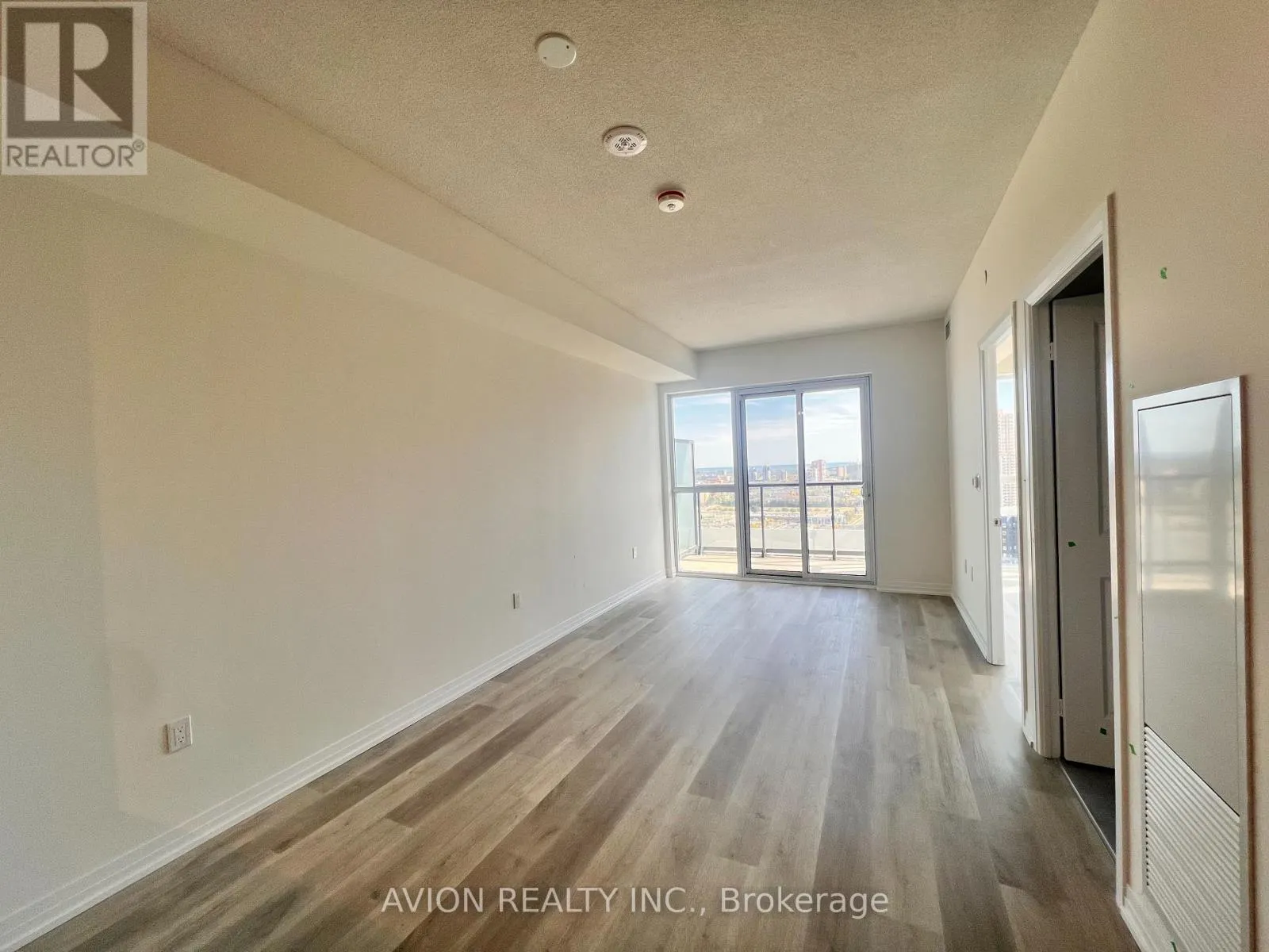 1903 - 15 WATERGARDEN DRIVE