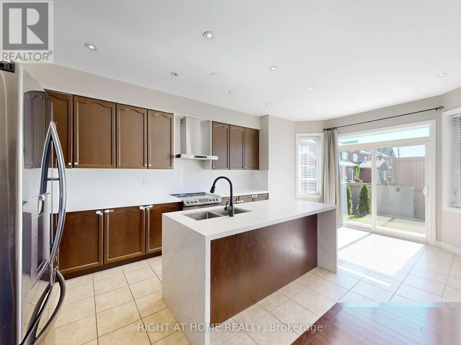 537 VAUGHAN COURT