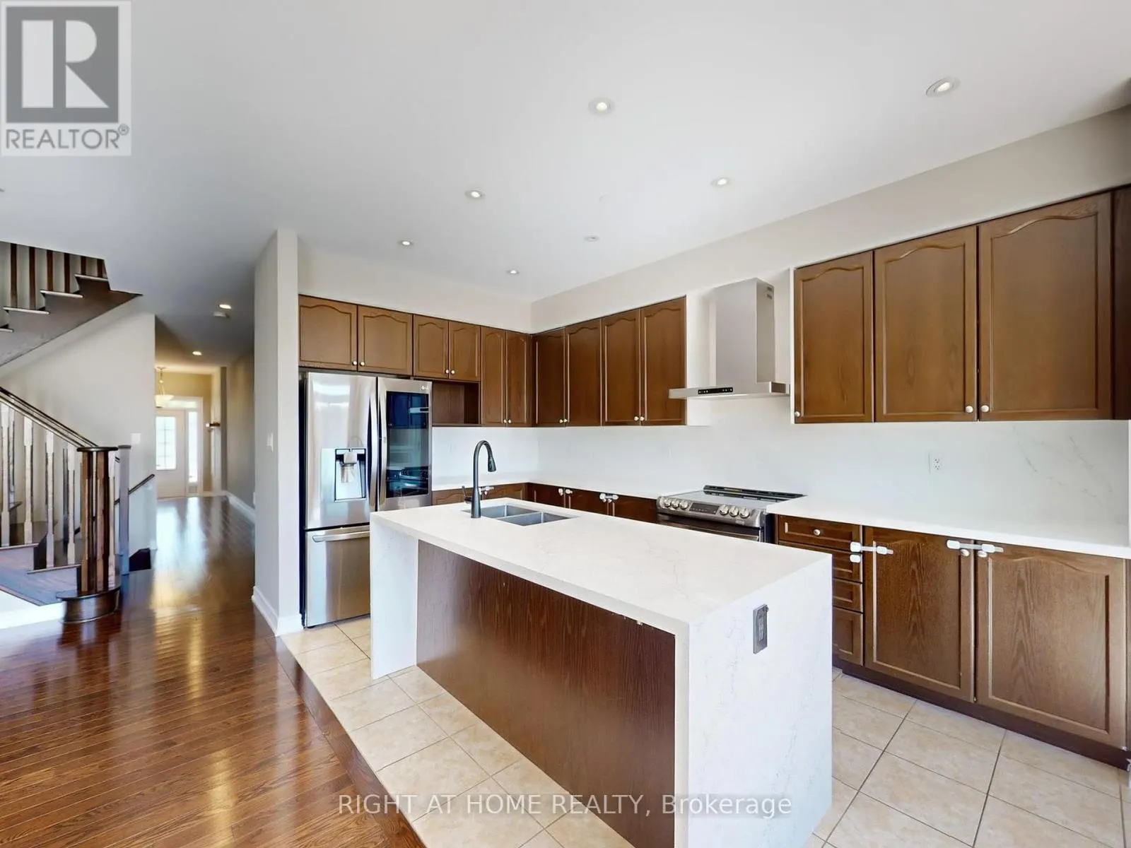 537 VAUGHAN COURT