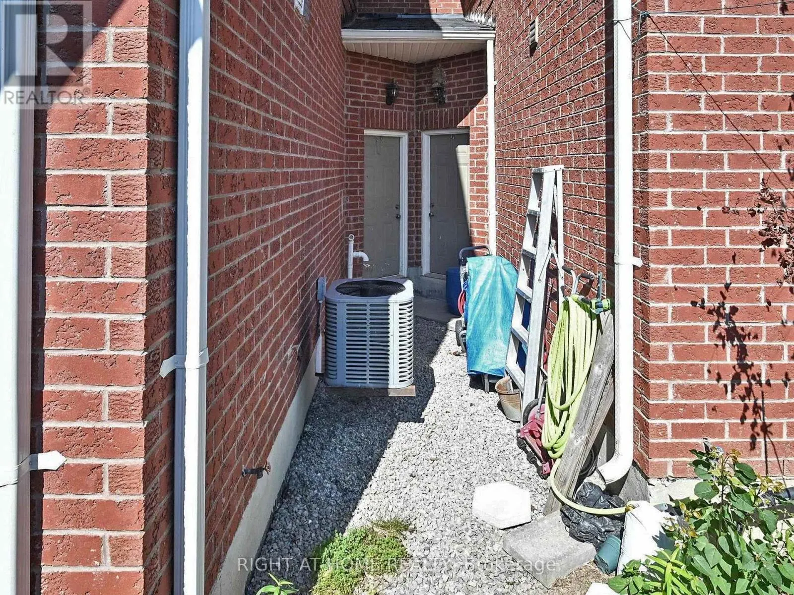 537 VAUGHAN COURT