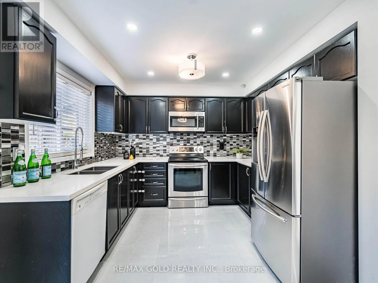43 SUNNYVIEW ROAD