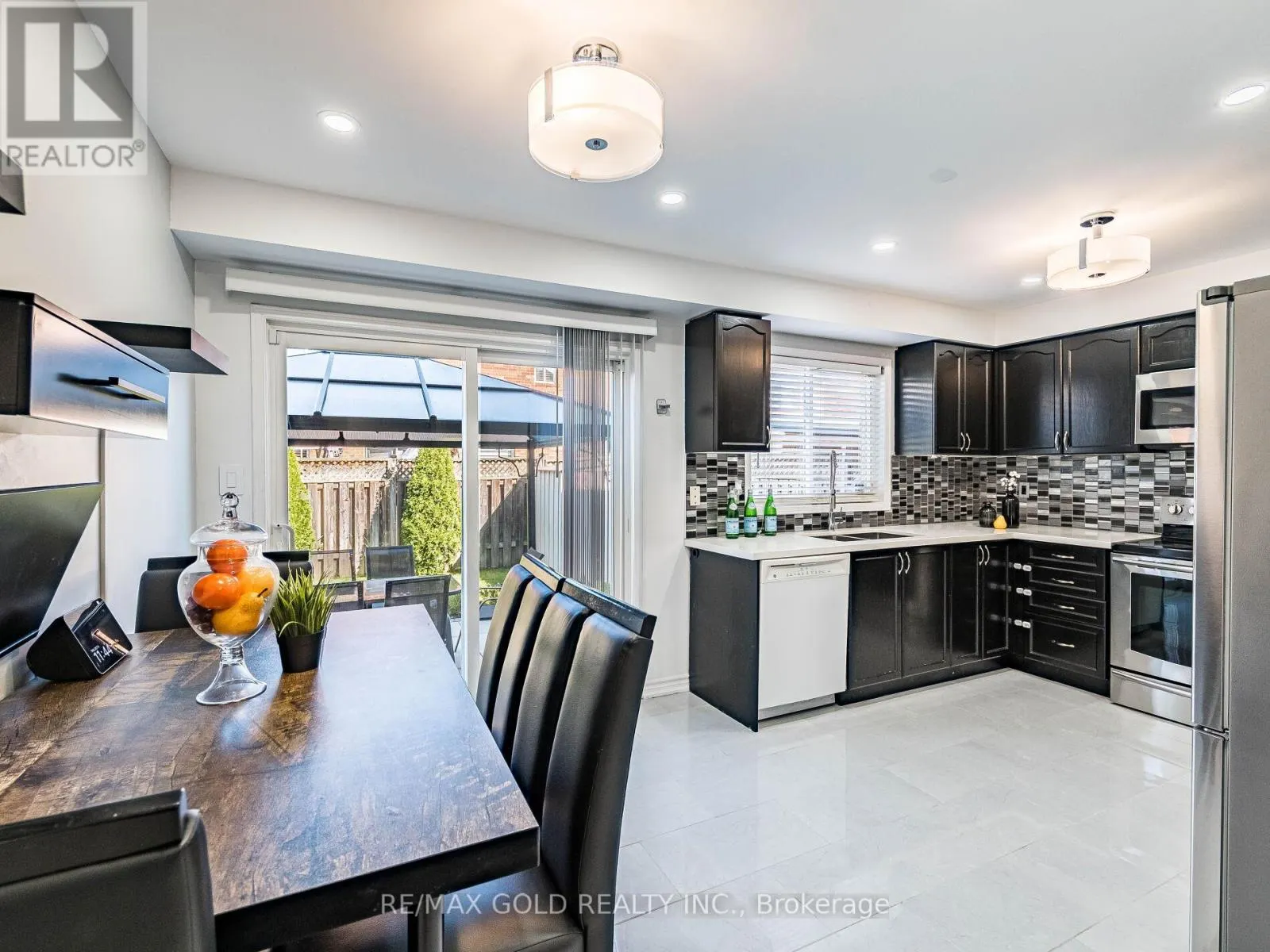 43 SUNNYVIEW ROAD