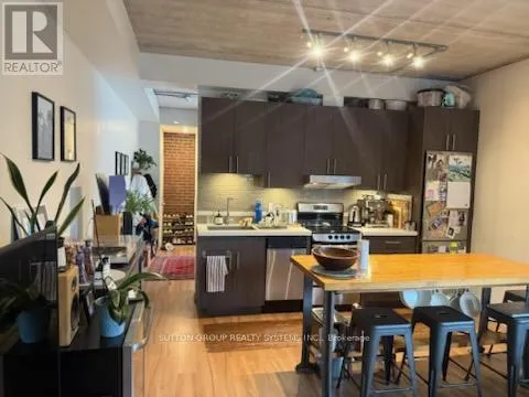 7 - 2945 DUNDAS STREET W