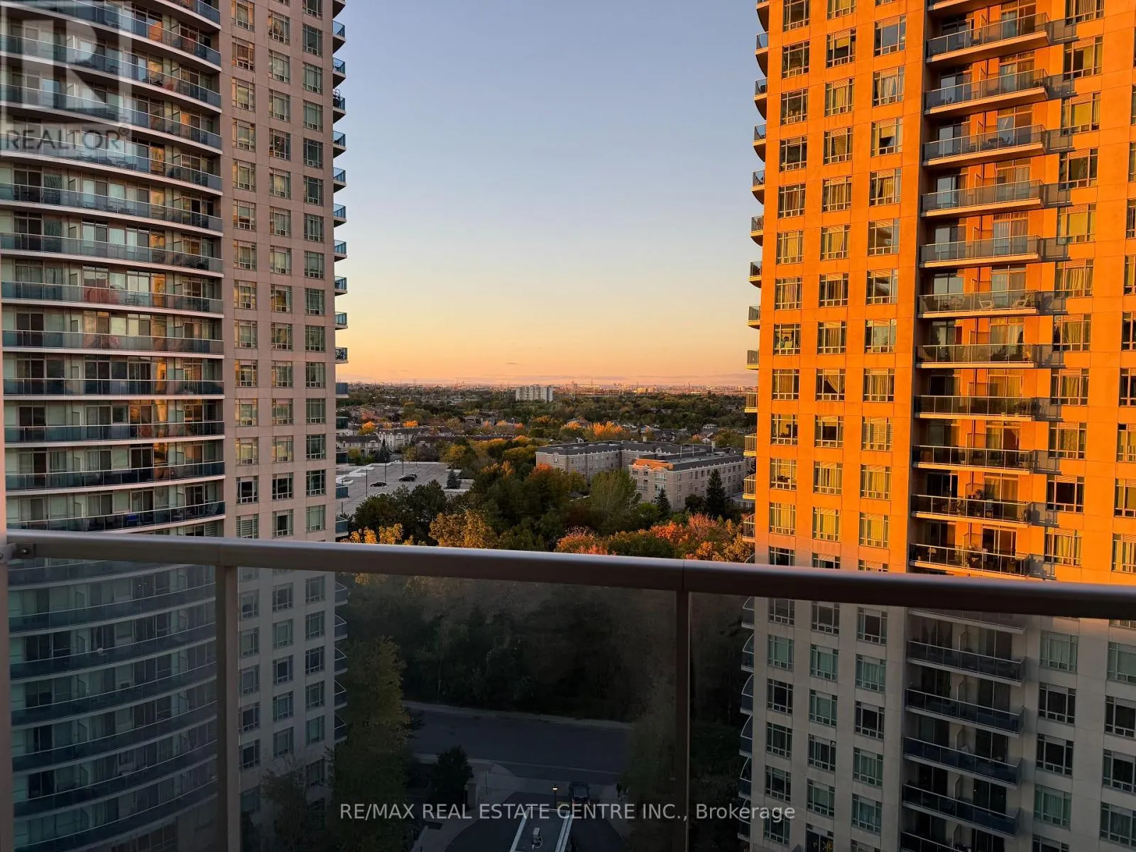 1302 - 70 ABSOLUTE AVENUE