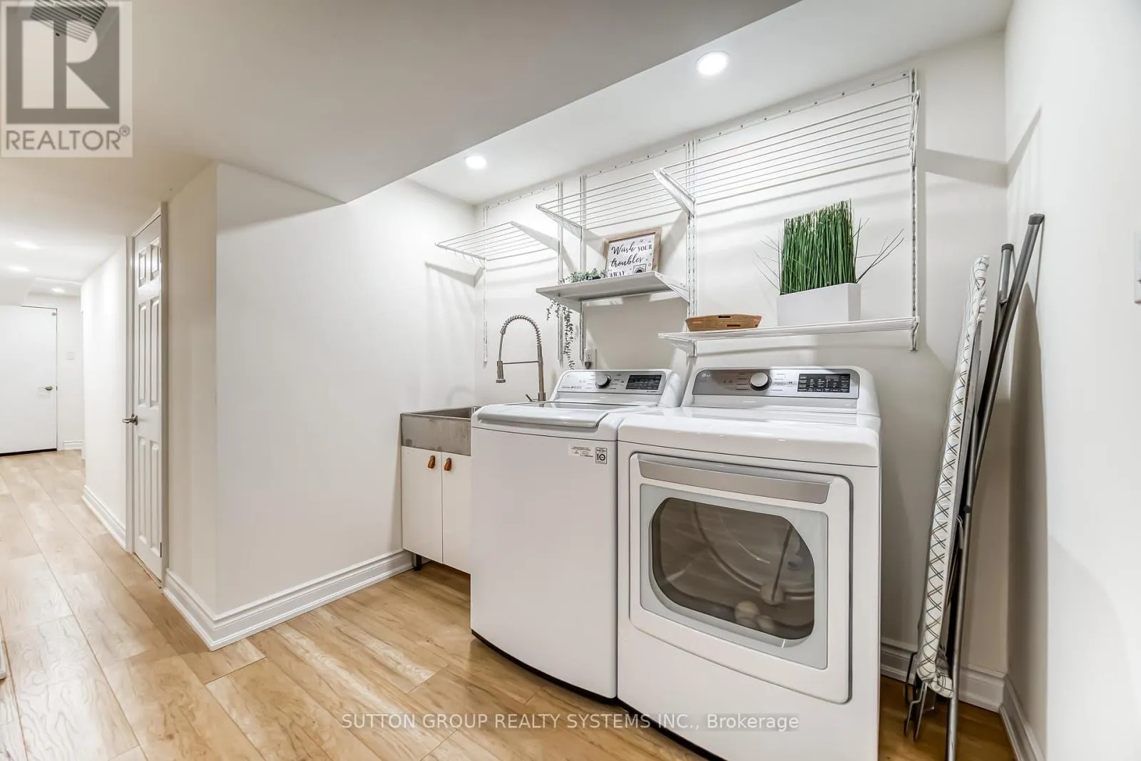 129 - 455 APACHE COURT