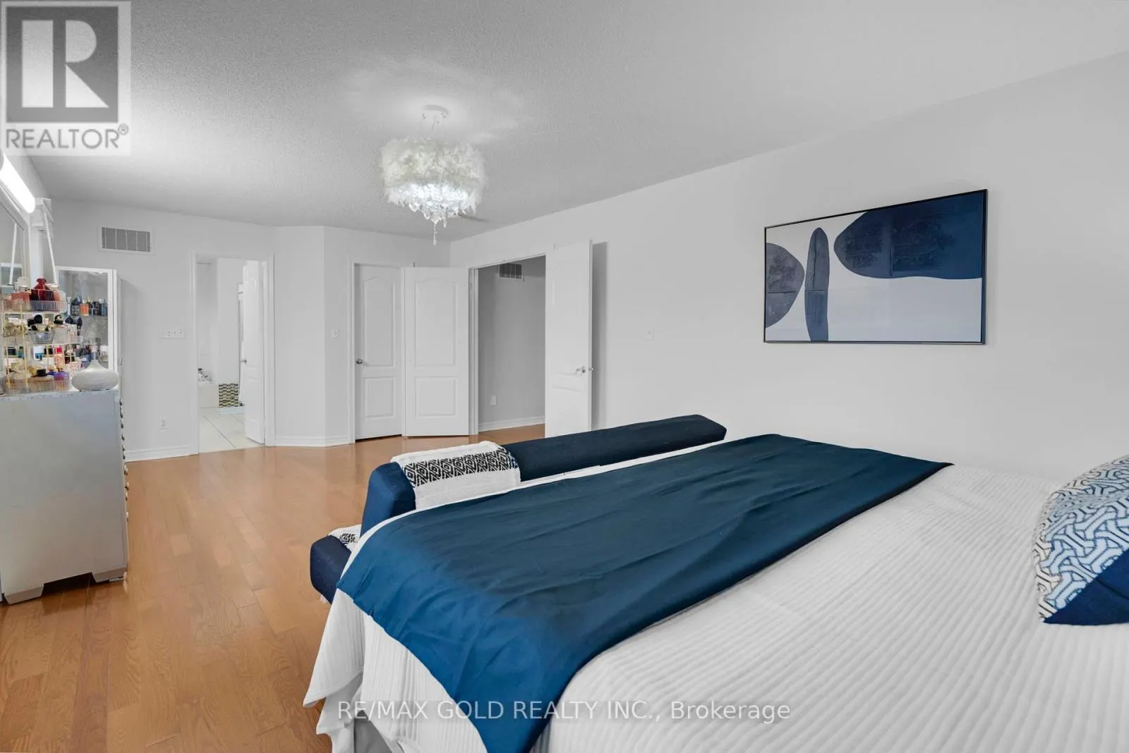 64 BEACHPOINT BOULEVARD