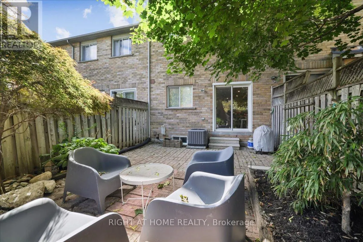 555 TAYLOR CRESCENT