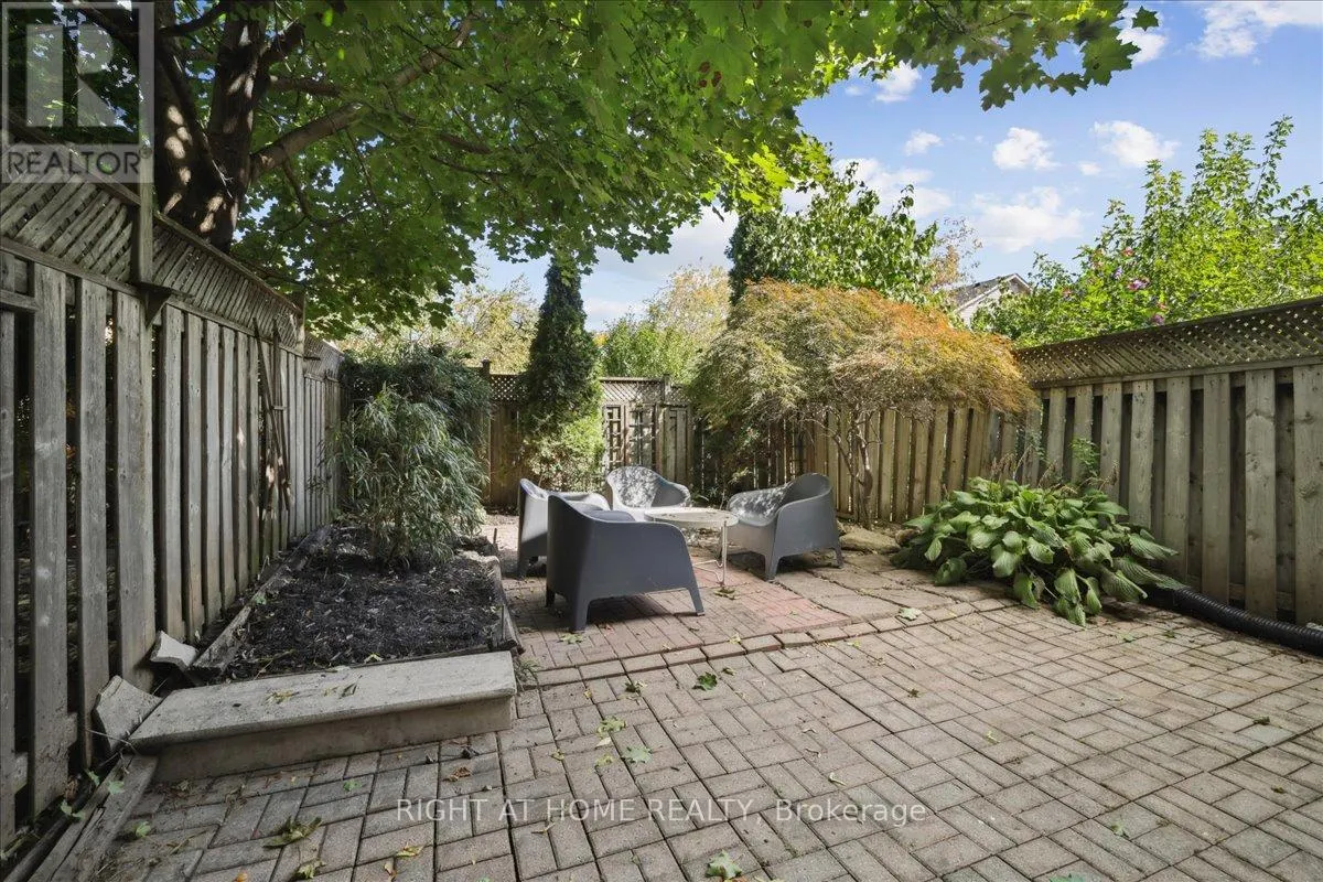 555 TAYLOR CRESCENT