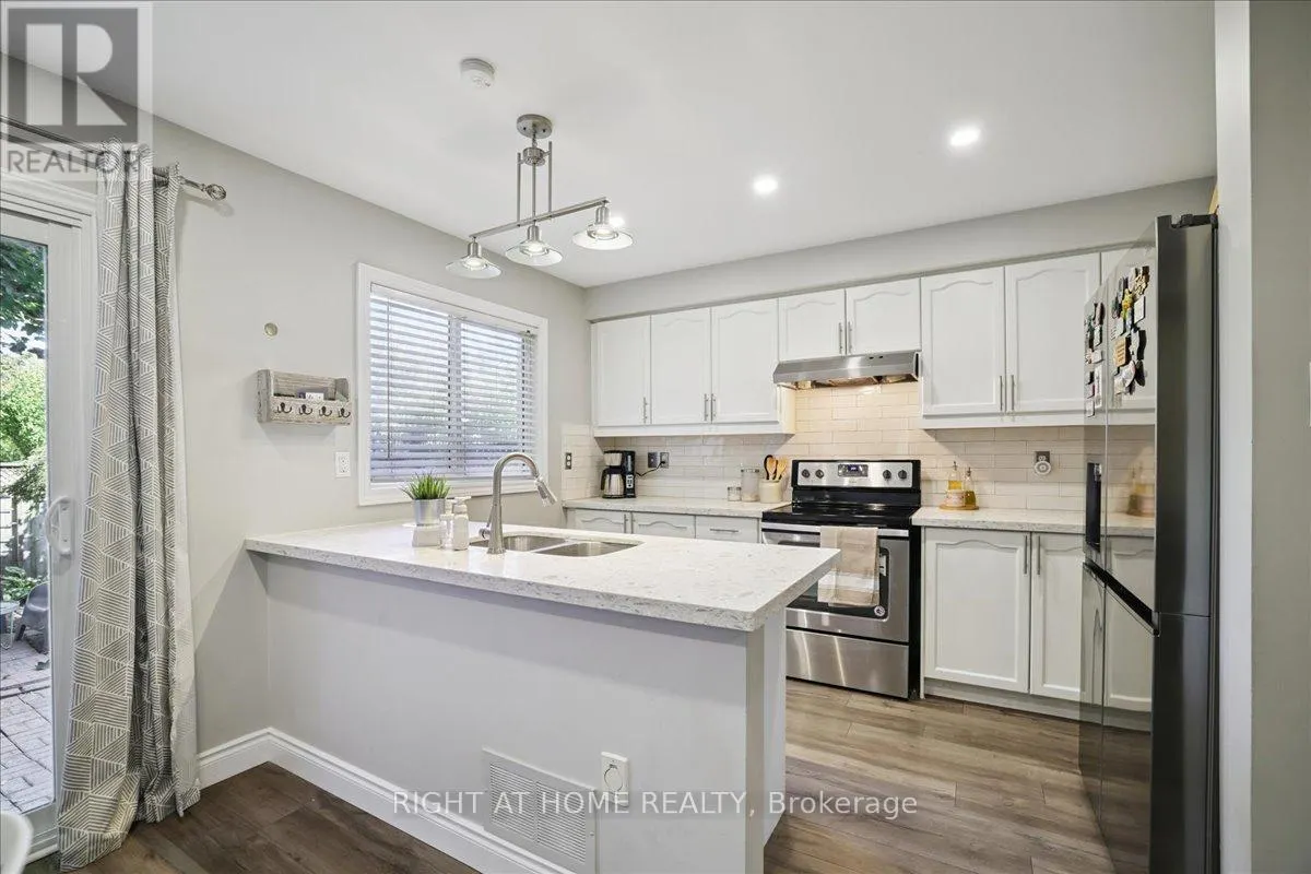 555 TAYLOR CRESCENT