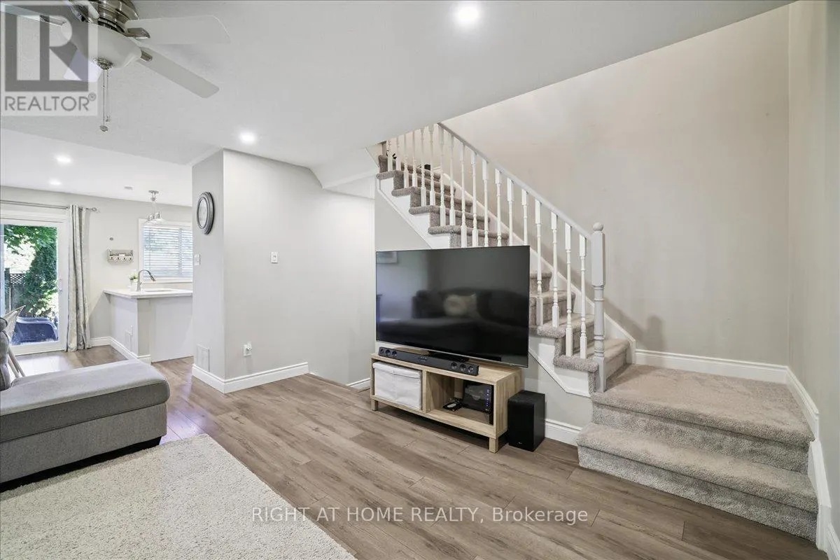 555 TAYLOR CRESCENT