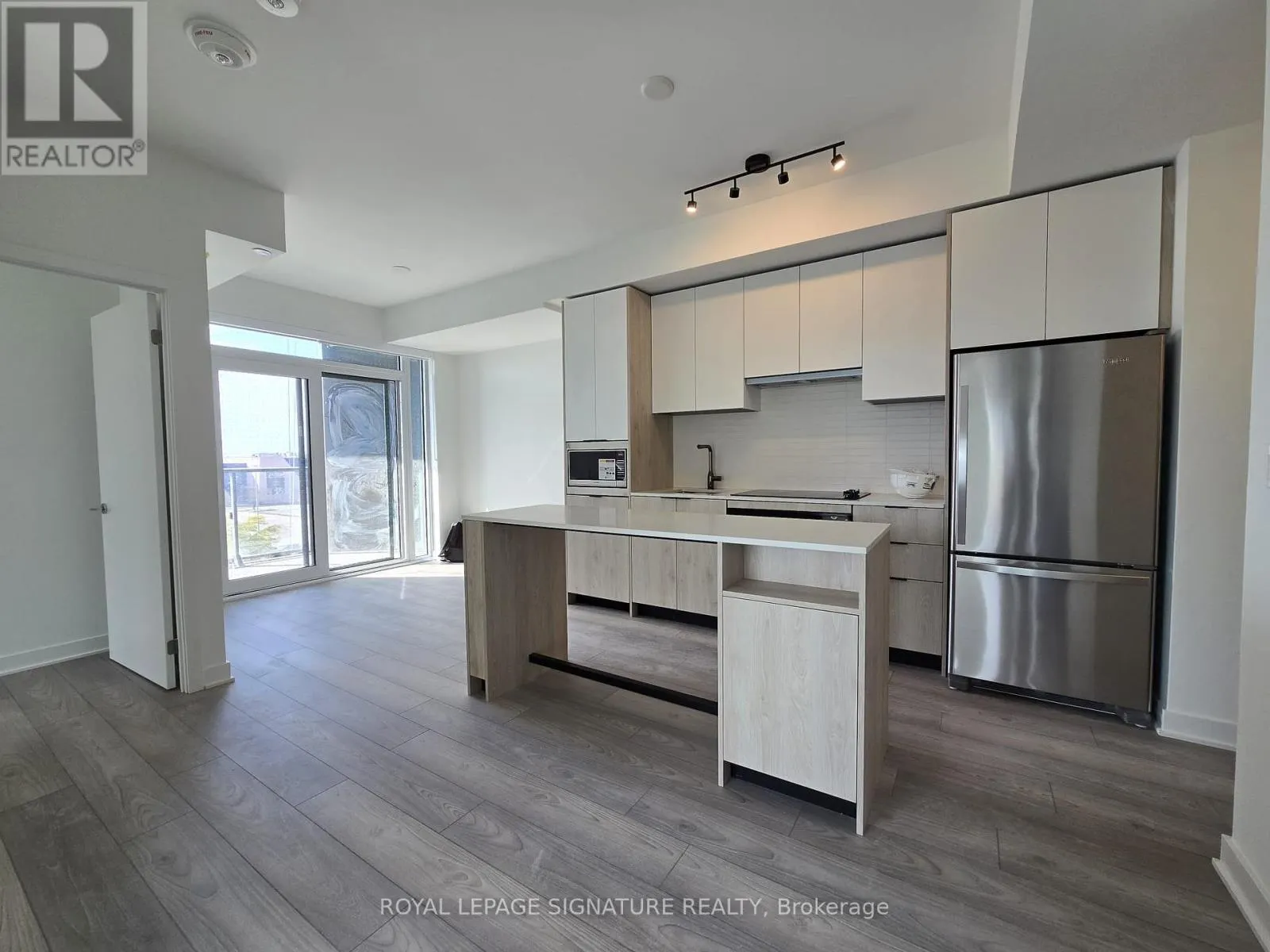 314 - 1007 THE QUEENSWAY AVENUE