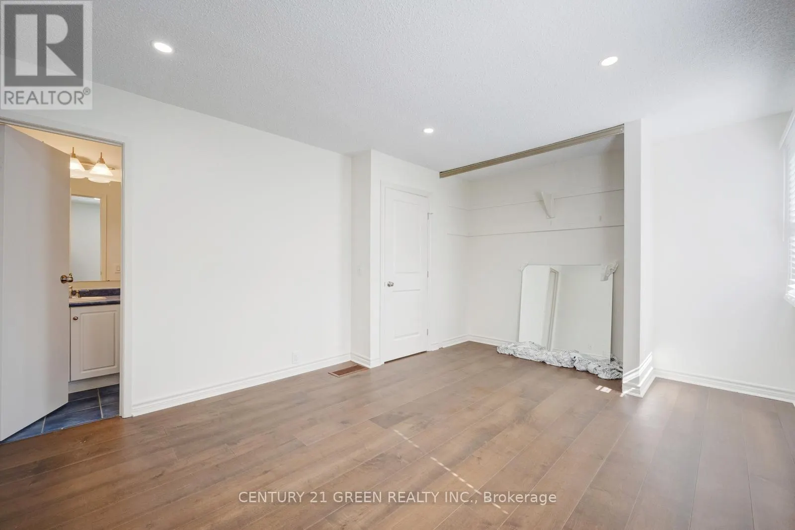 22 DAVENRICH COURT