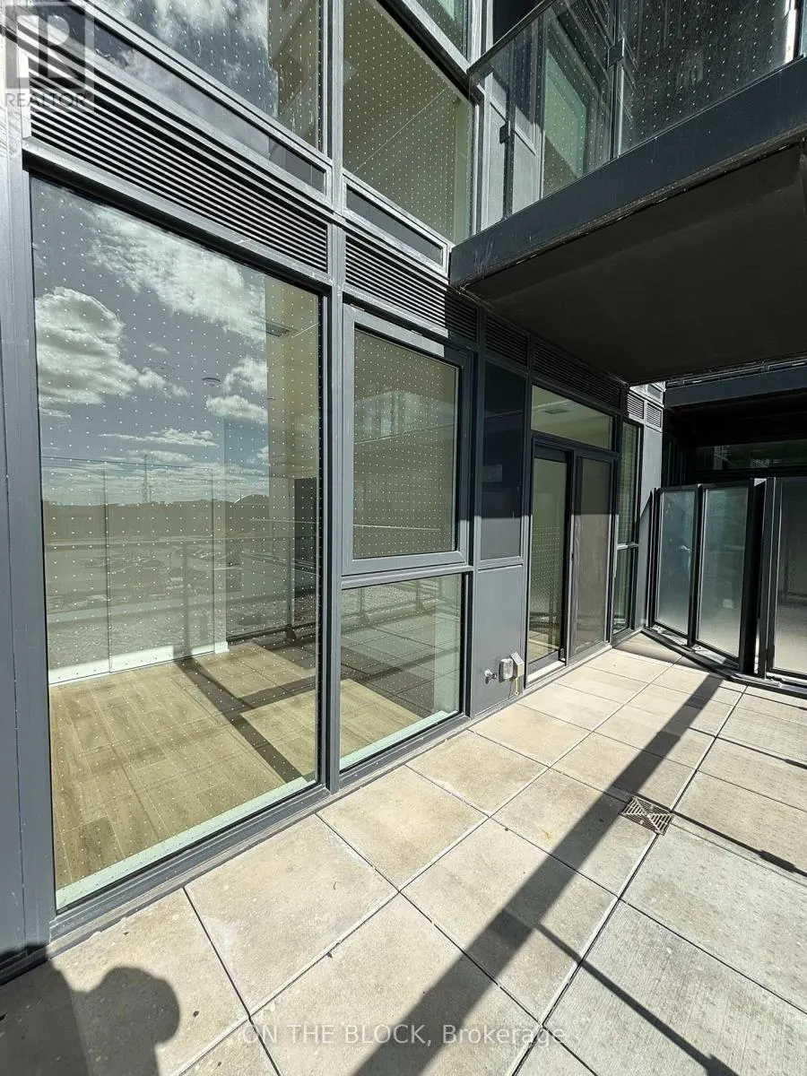207 - 1037 THE QUEENSWAY