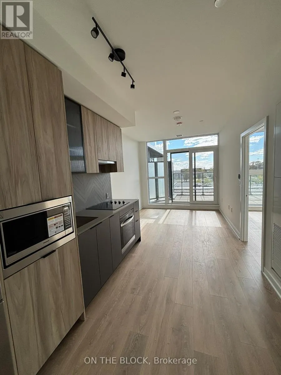 207 - 1037 THE QUEENSWAY