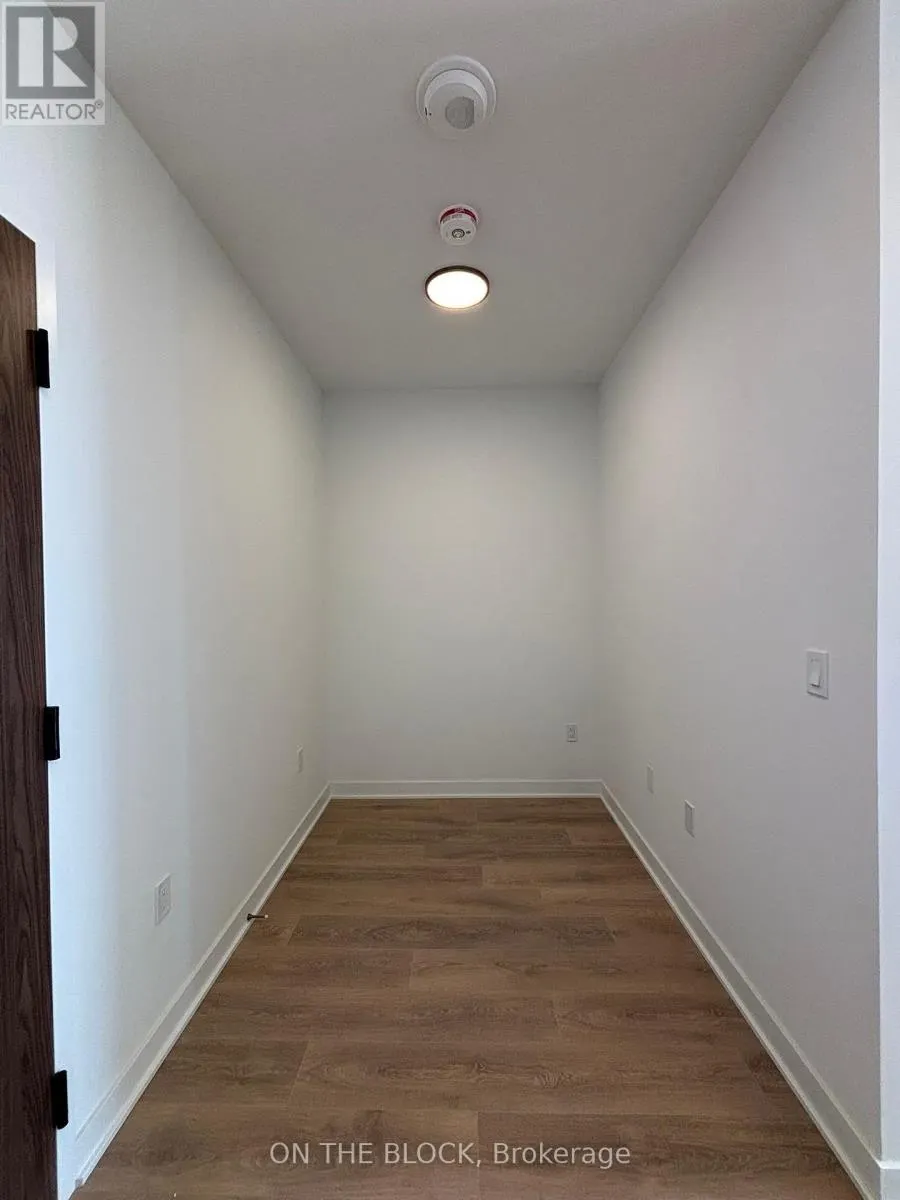 208 - 1037 THE QUEENSWAY