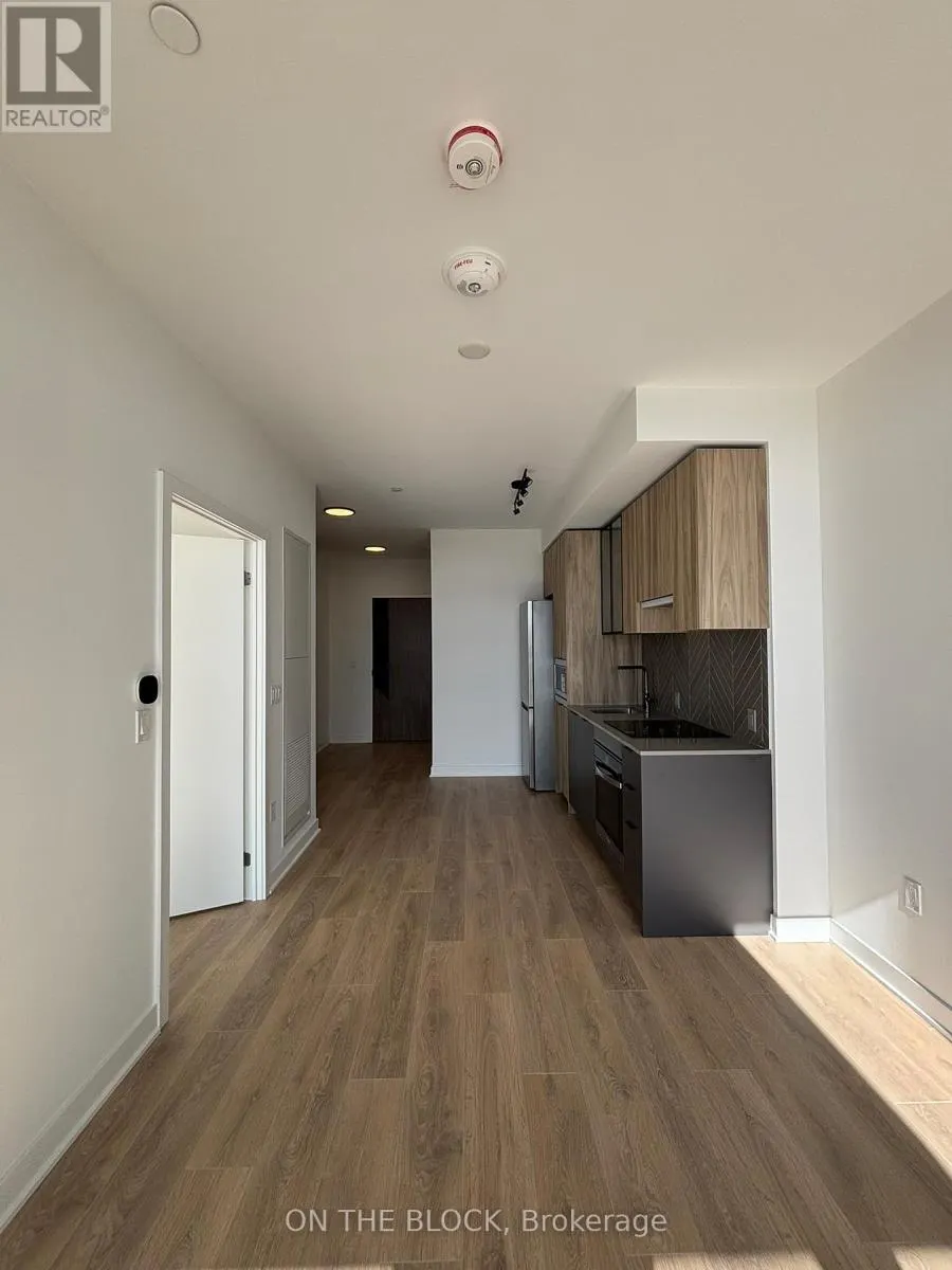 208 - 1037 THE QUEENSWAY