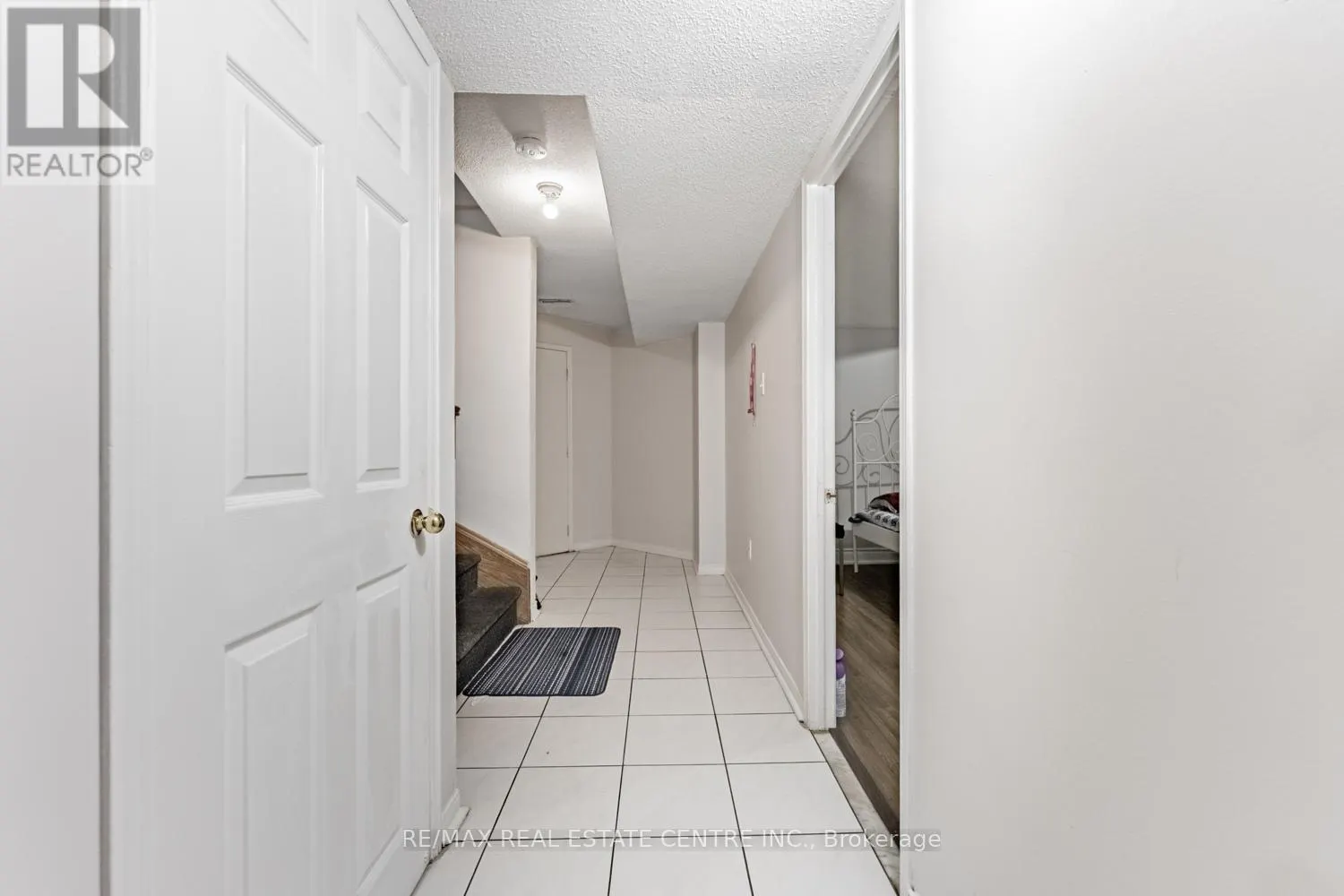 8 MANNEL CRESCENT