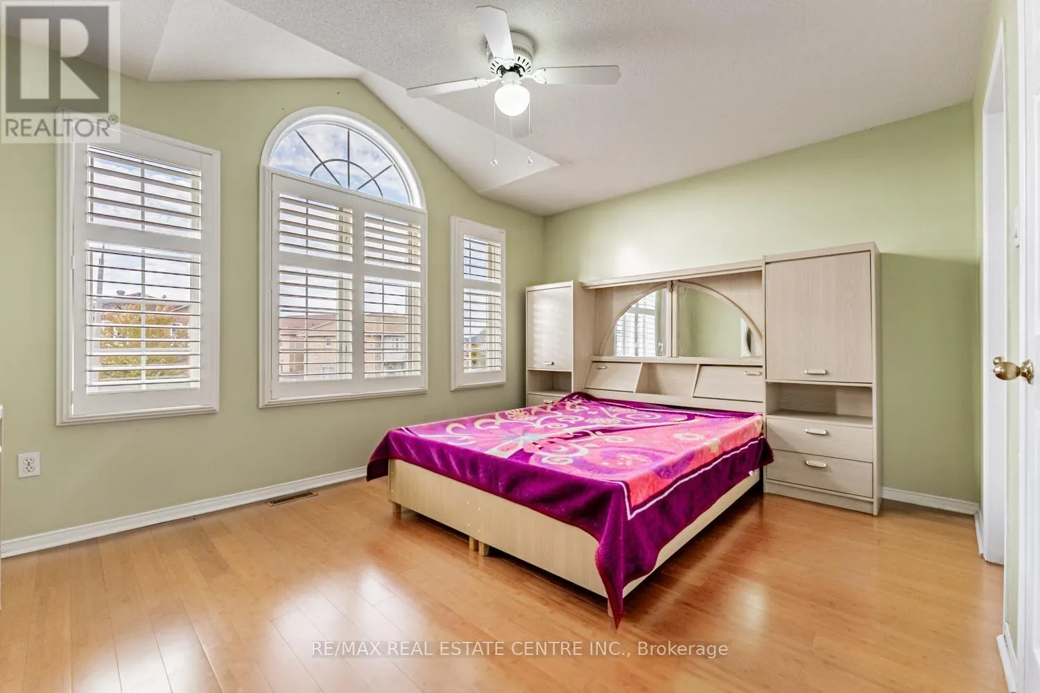 8 MANNEL CRESCENT