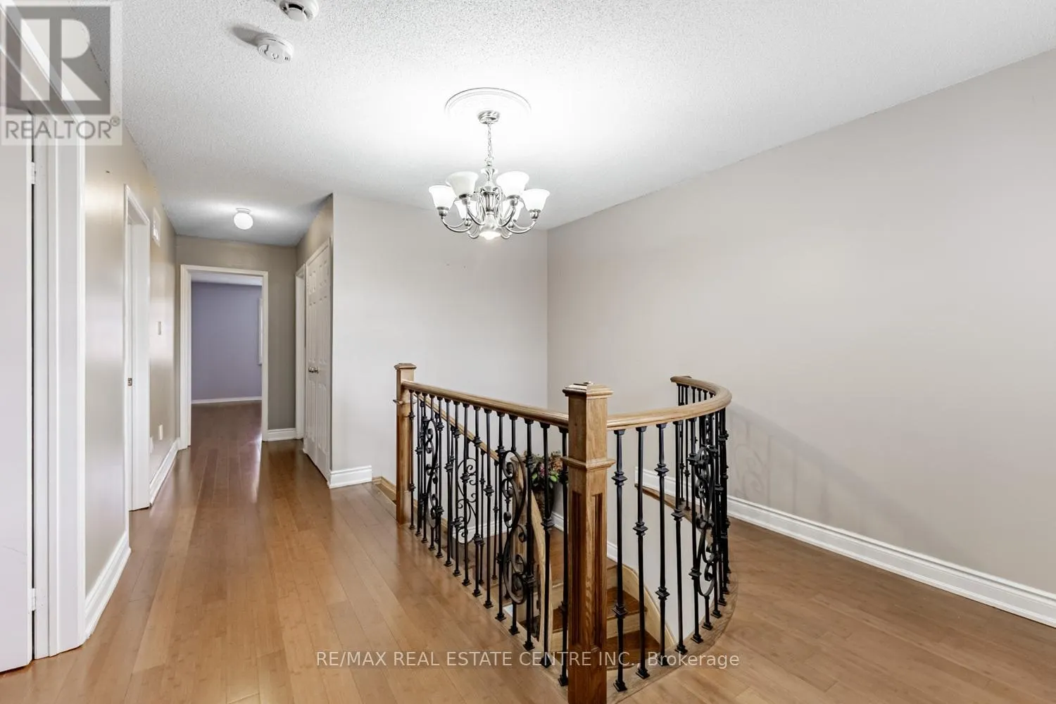 8 MANNEL CRESCENT