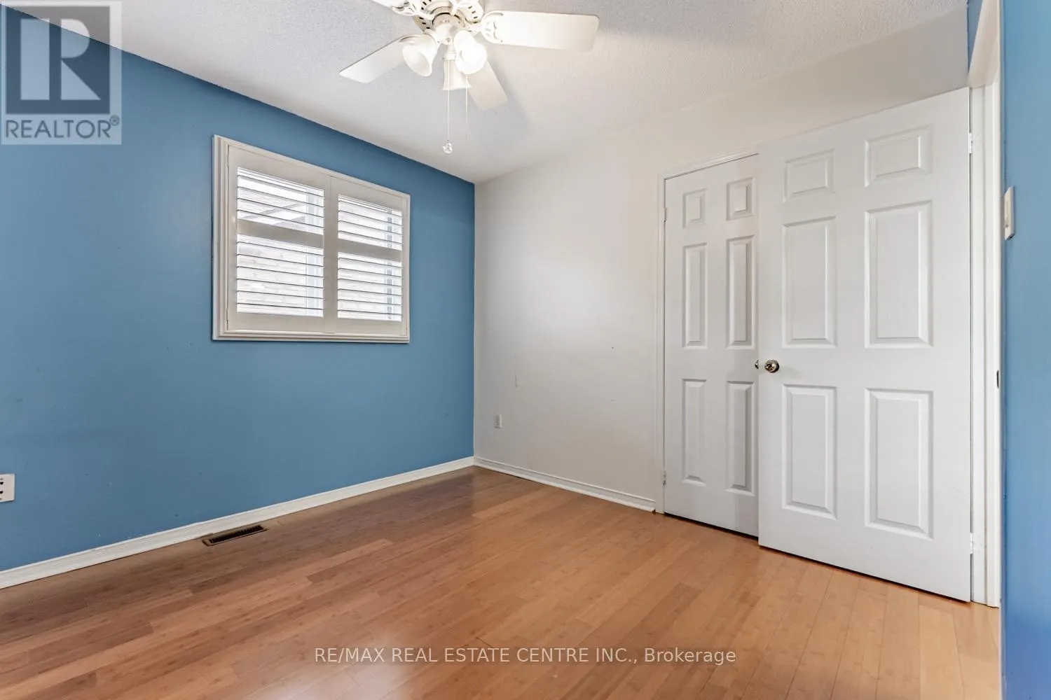 8 MANNEL CRESCENT