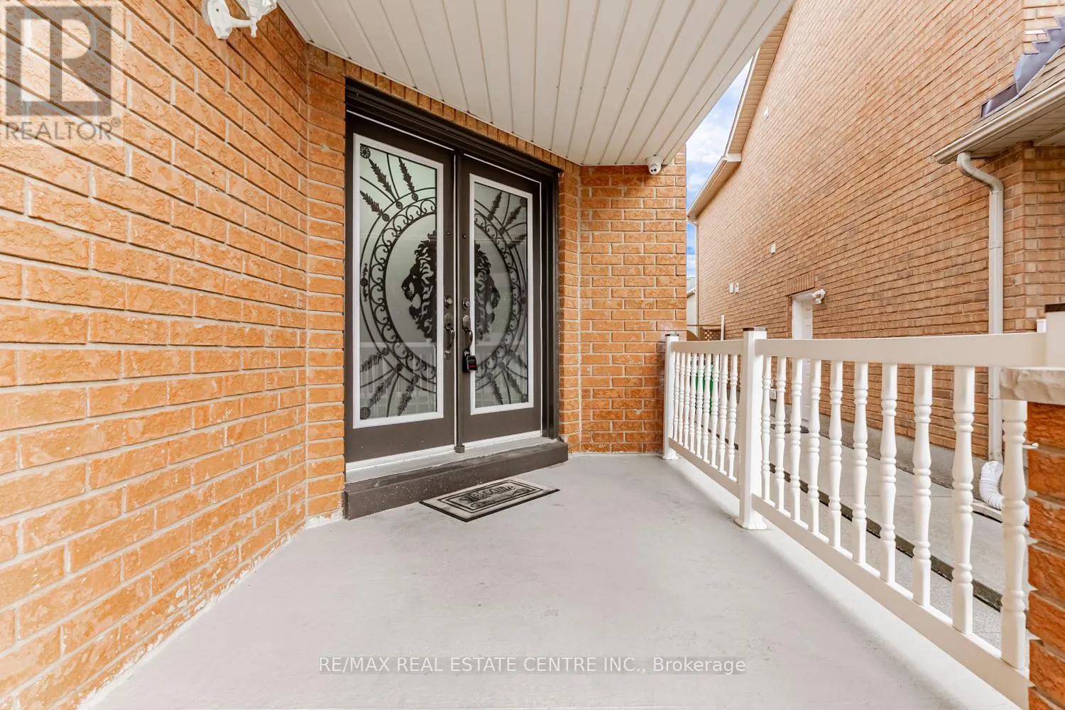 8 MANNEL CRESCENT