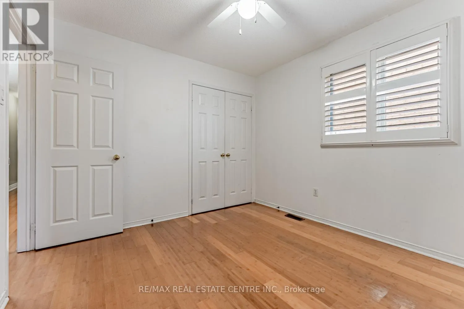 8 MANNEL CRESCENT