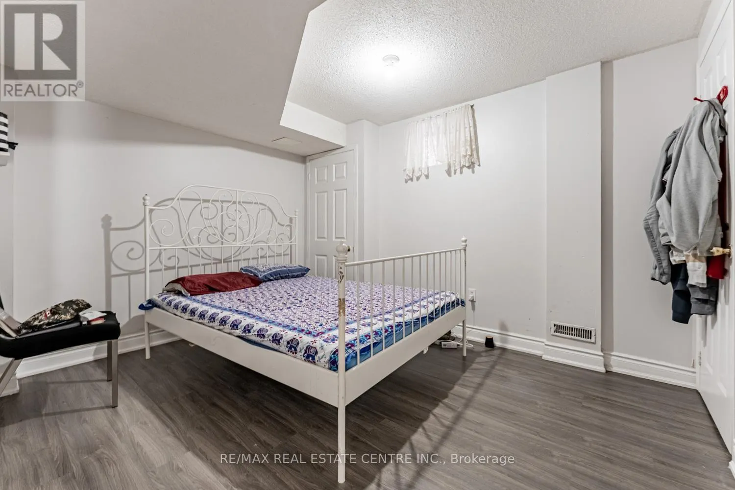 8 MANNEL CRESCENT