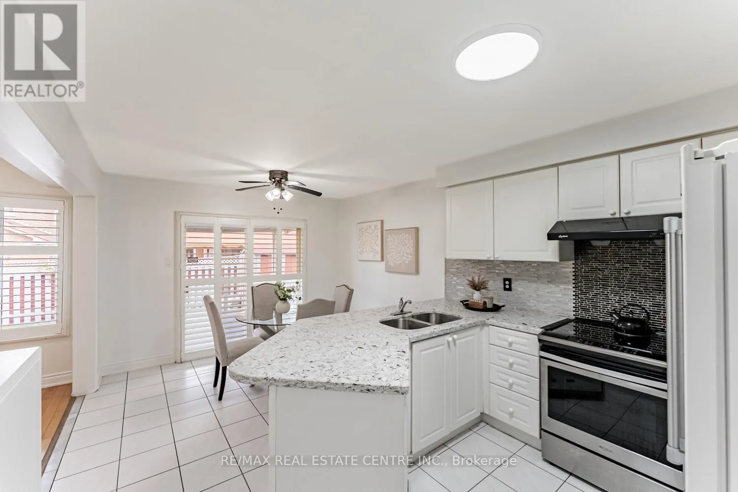 8 MANNEL CRESCENT