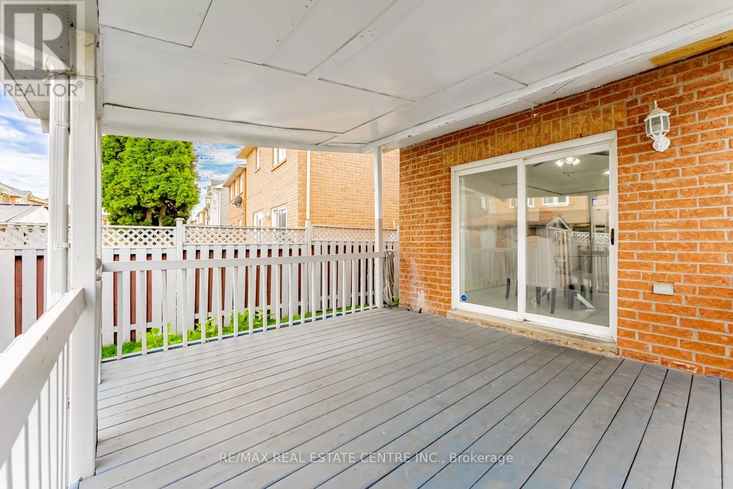 8 MANNEL CRESCENT