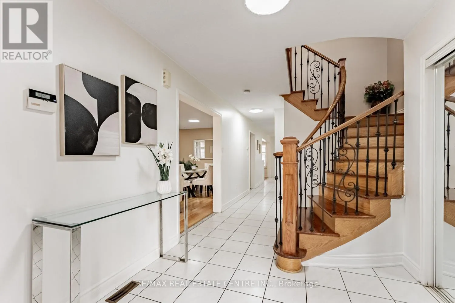8 MANNEL CRESCENT