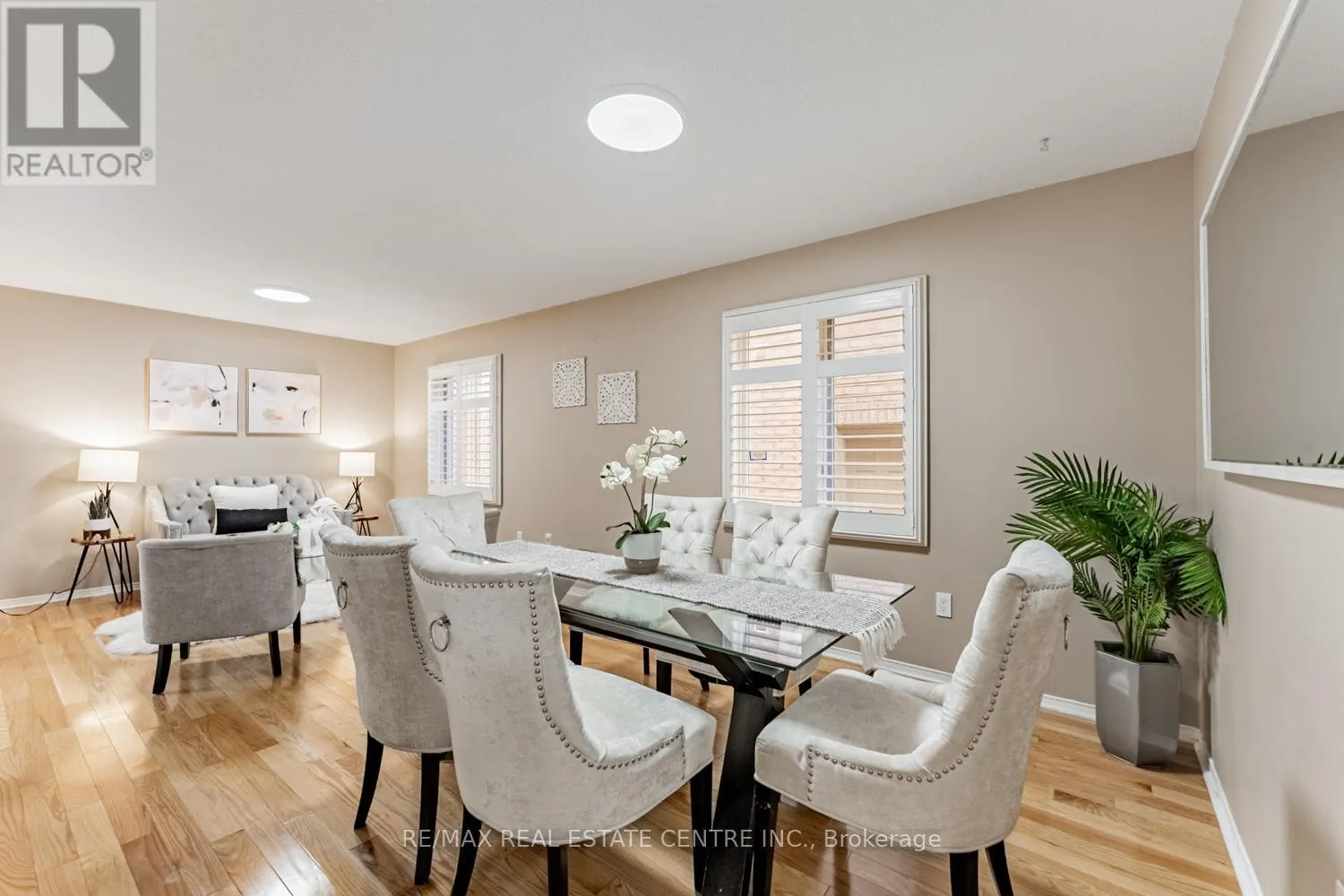8 MANNEL CRESCENT