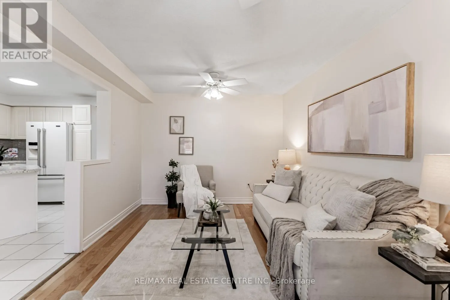 8 MANNEL CRESCENT
