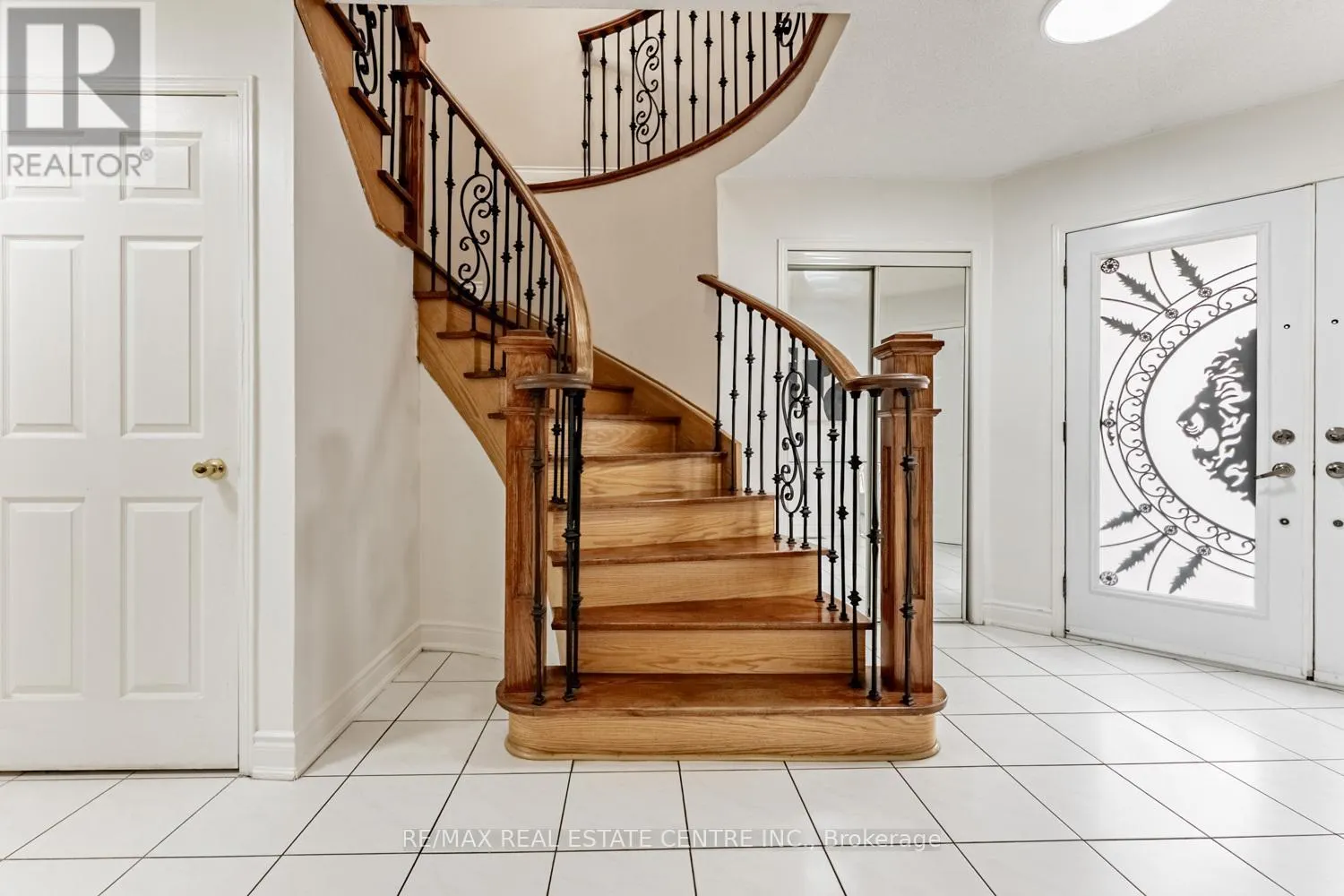 8 MANNEL CRESCENT