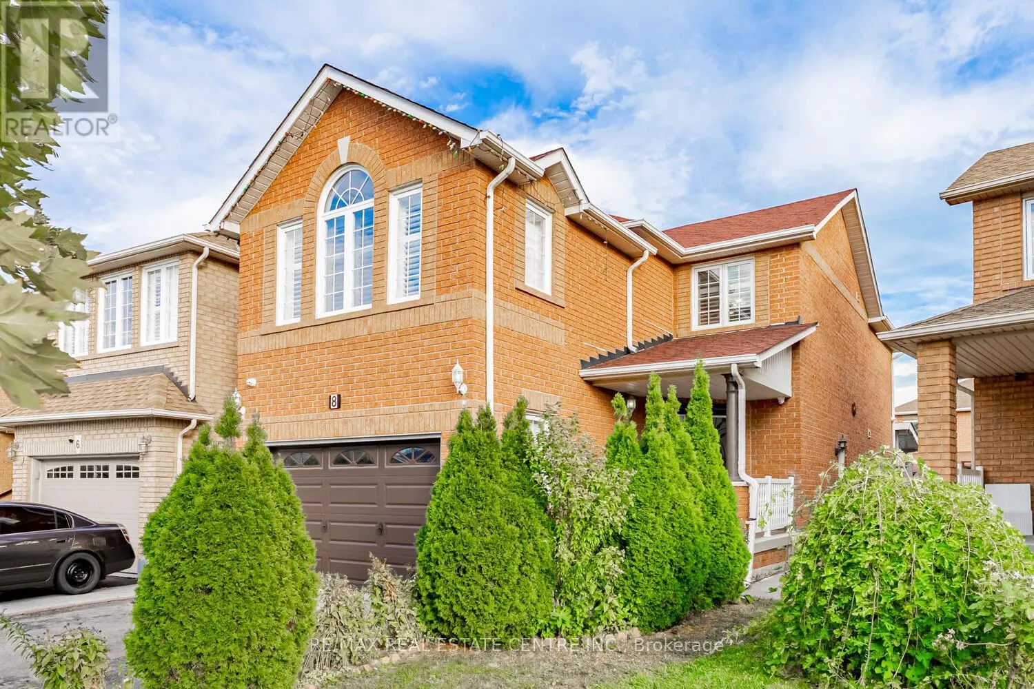 8 MANNEL CRESCENT