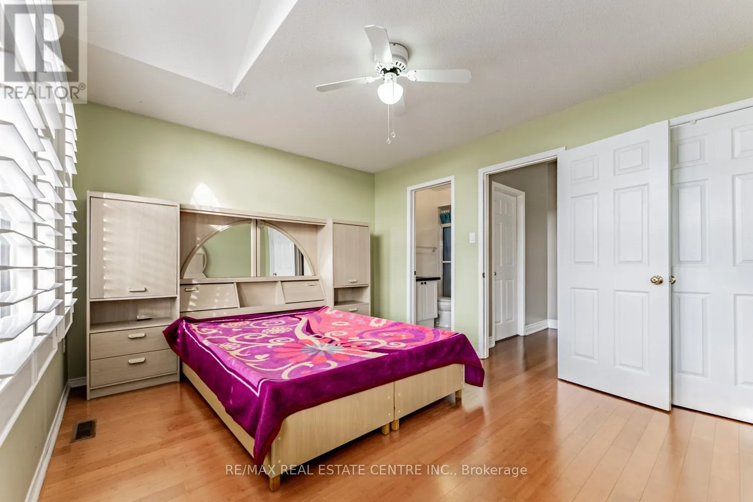 8 MANNEL CRESCENT