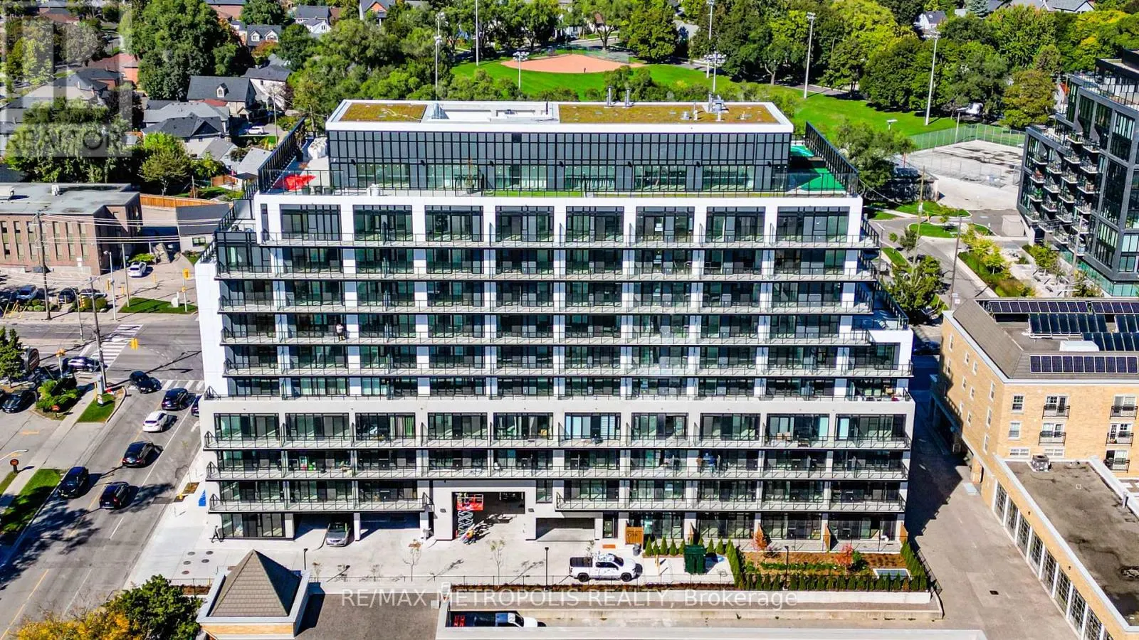 720 - 801 THE QUEENSWAY