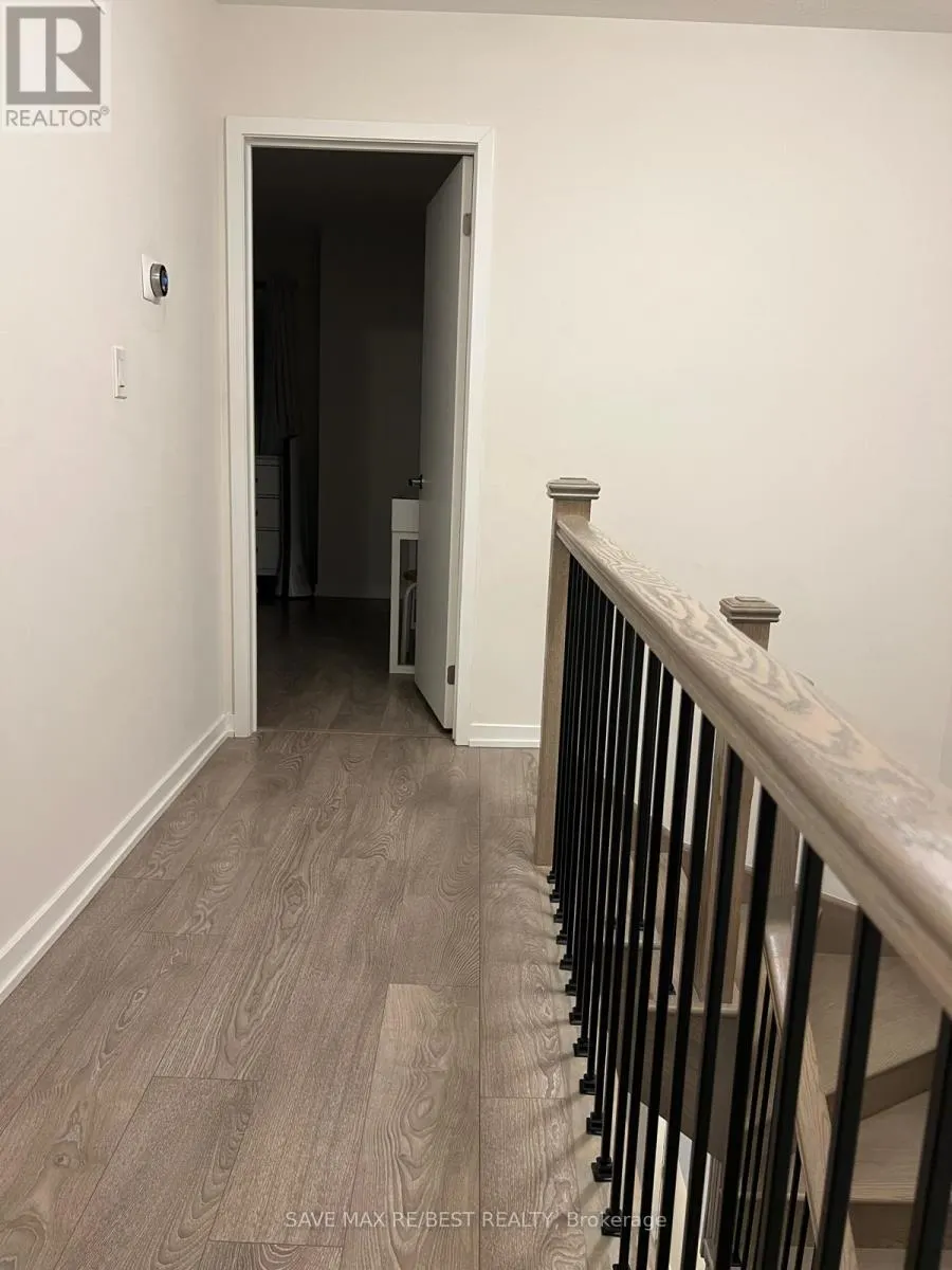 10 HEATHROW LANE