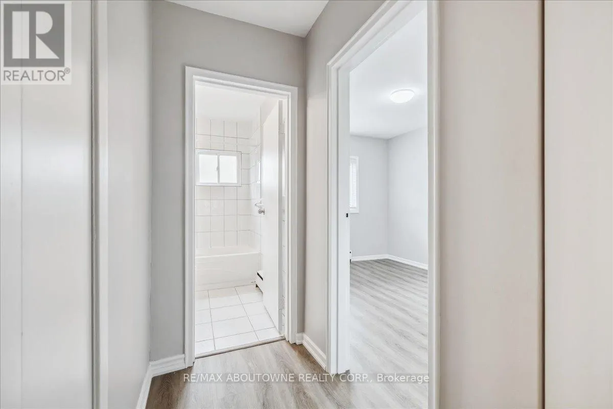 1 - 2350 QUEENSWAY DRIVE
