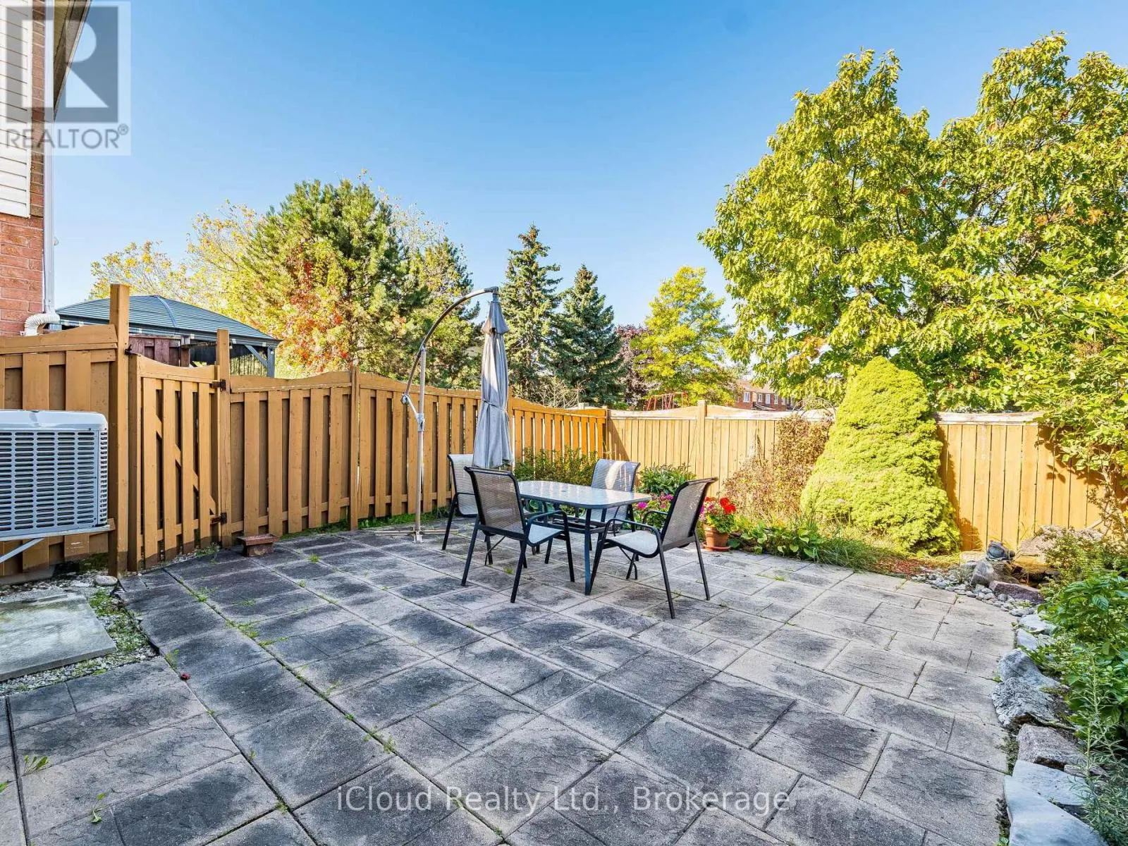 82 HANTON CRESCENT