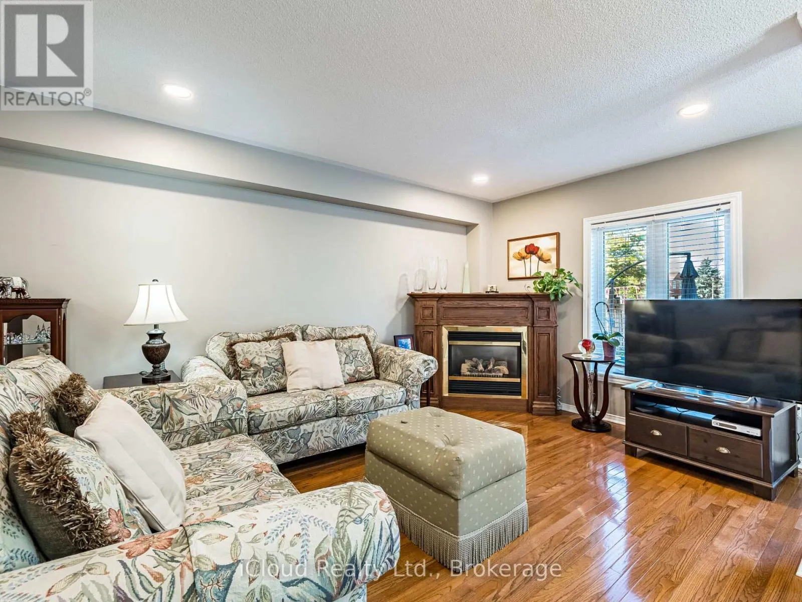 82 HANTON CRESCENT